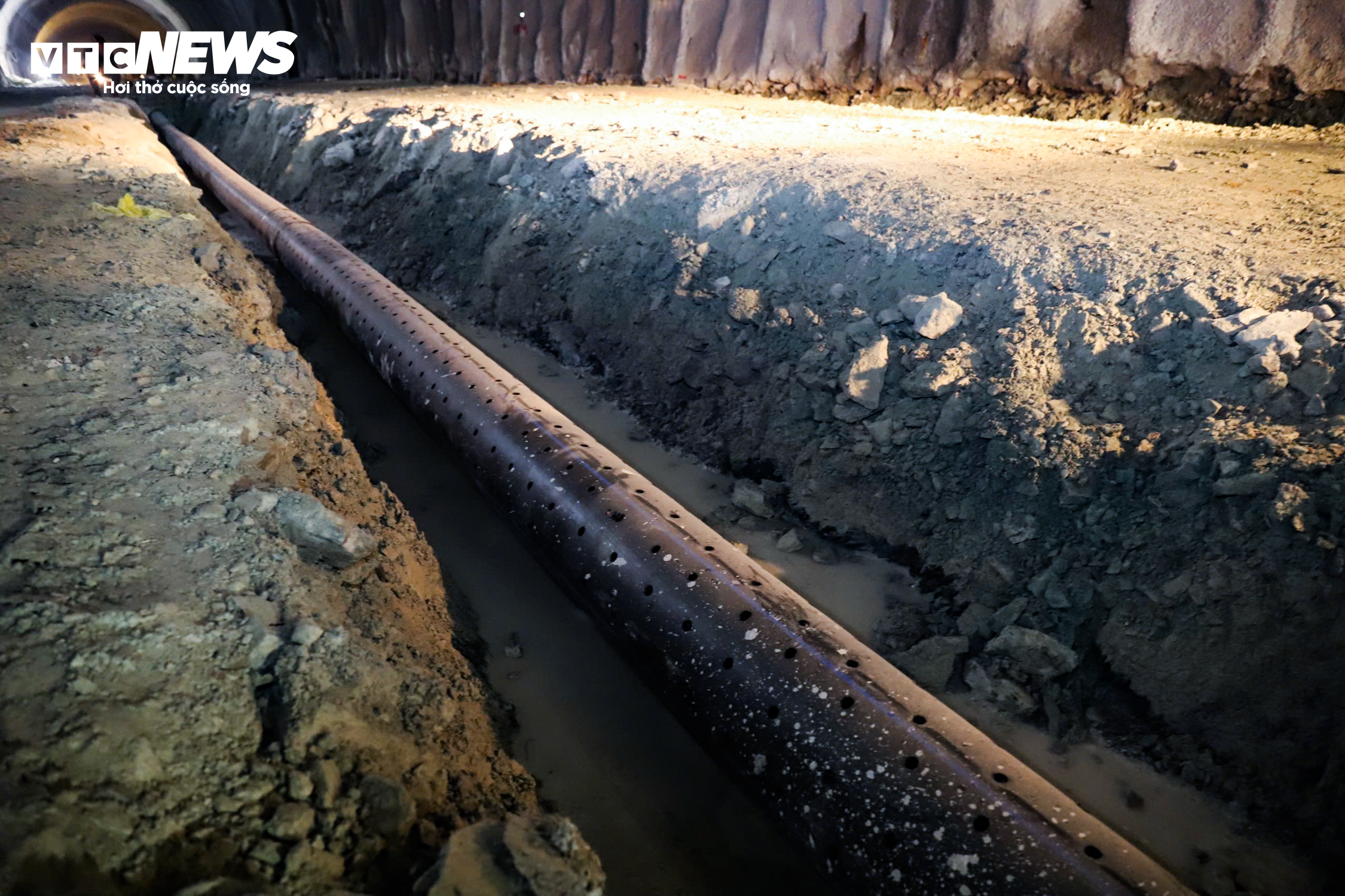 Cận cảnh robot đào hầm xuyên núi tại siêu dự án cao tốc Bắc – Nam - 16