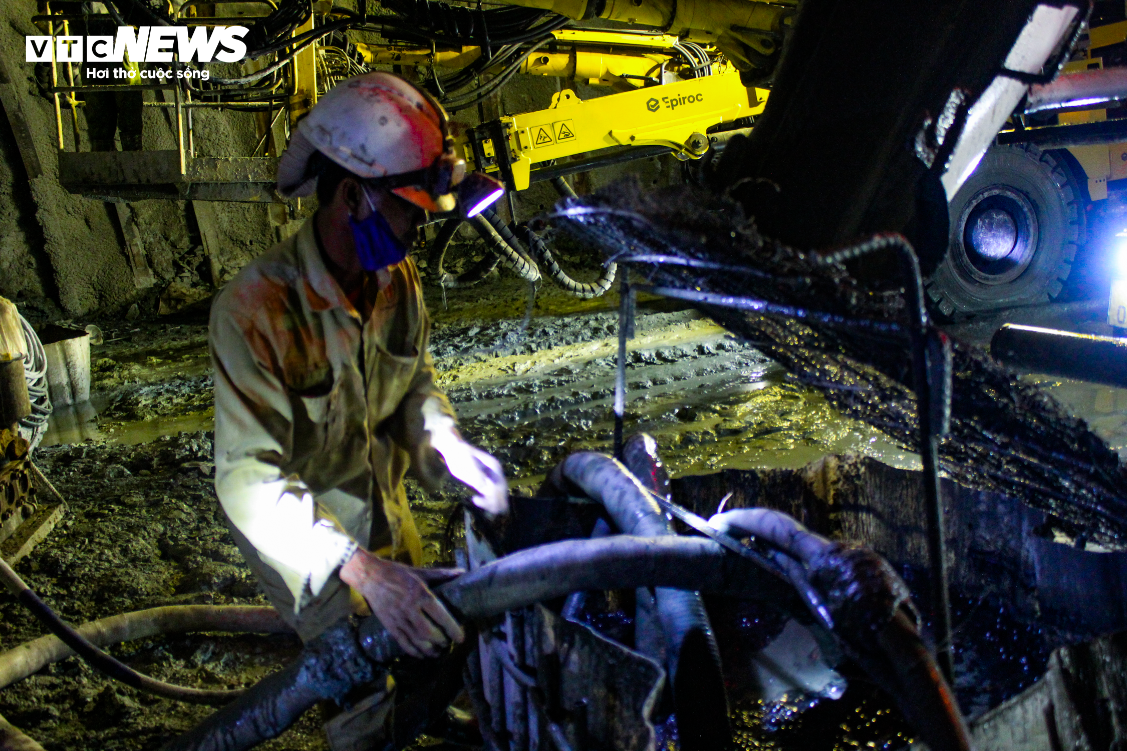 Cận cảnh robot đào hầm xuyên núi tại siêu dự án cao tốc Bắc – Nam - 9