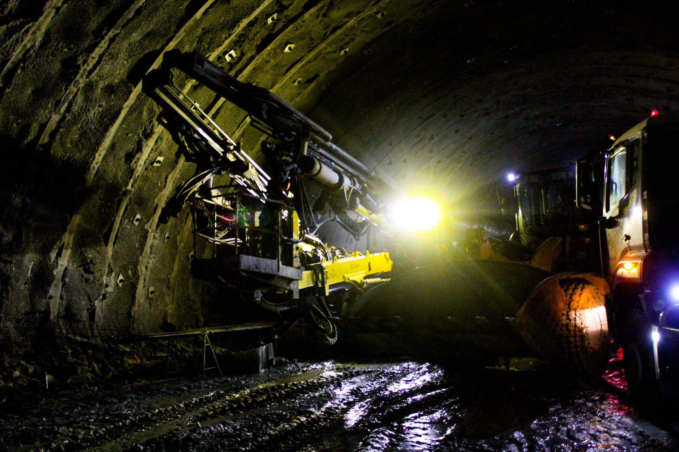 Cận cảnh robot đào hầm xuyên núi tại siêu dự án cao tốc Bắc – Nam - 5