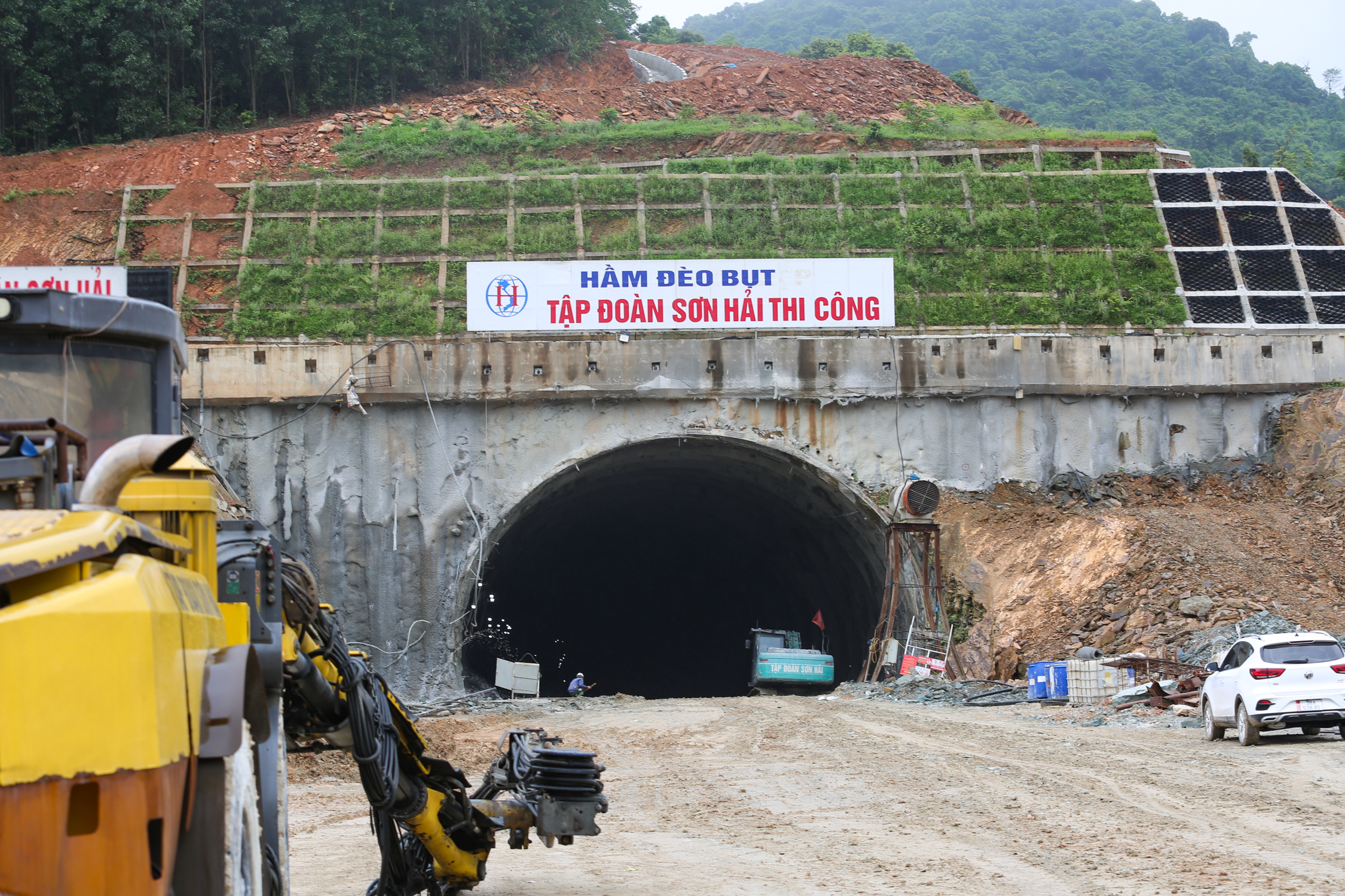 Cận cảnh robot đào hầm xuyên núi tại siêu dự án cao tốc Bắc – Nam - 6