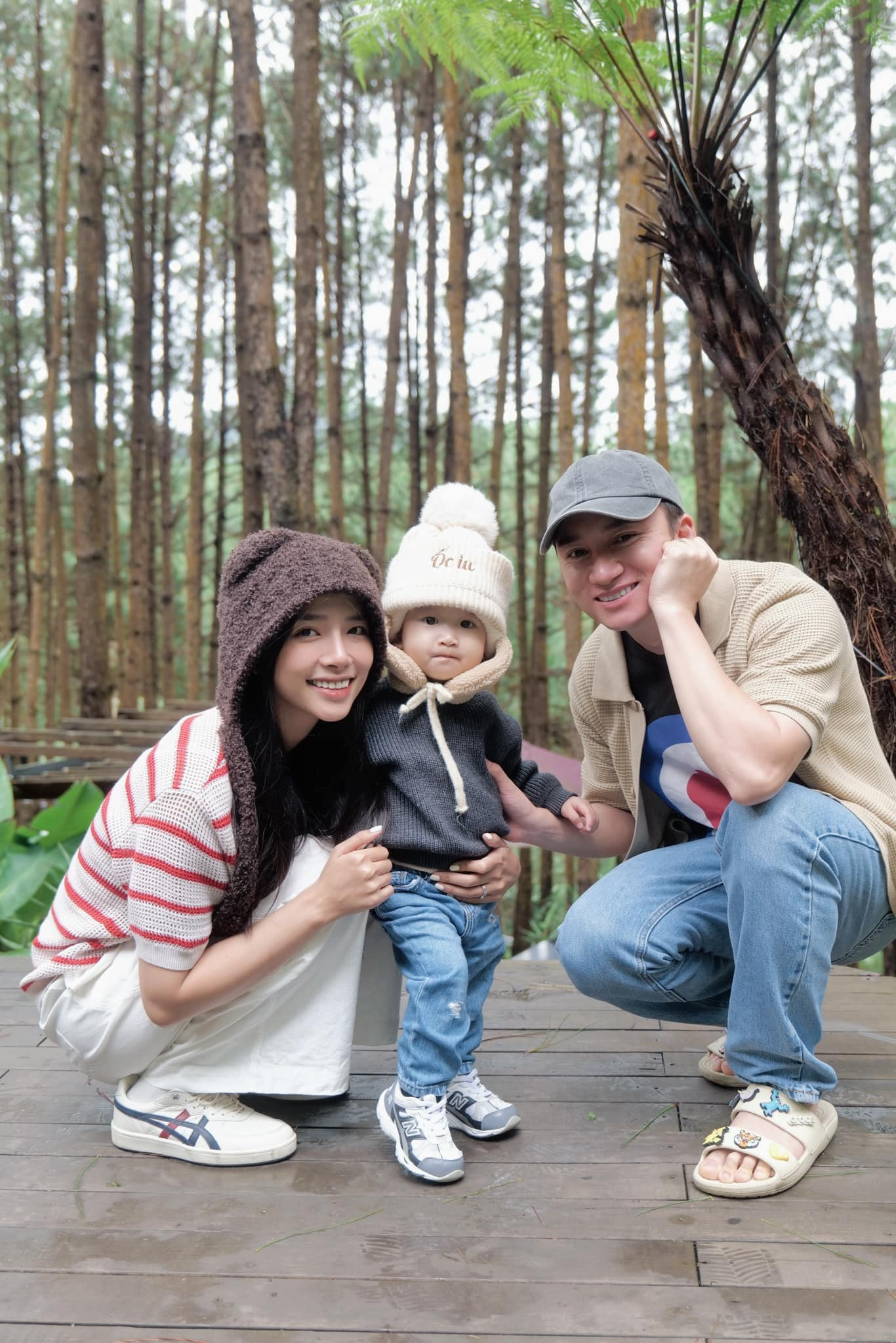 Sao Việt 16/7: Mạnh Trường tình tứ bên vợ, Hoàng Thuỳ đi du lịch giữa ồn ào - 13