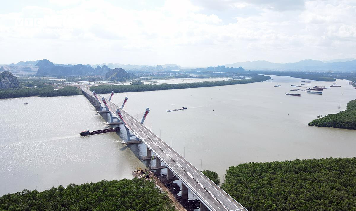 Hình hài cầu Bến Rừng nối Hải Phòng - Quảng Ninh trước ngày thông xe - 13