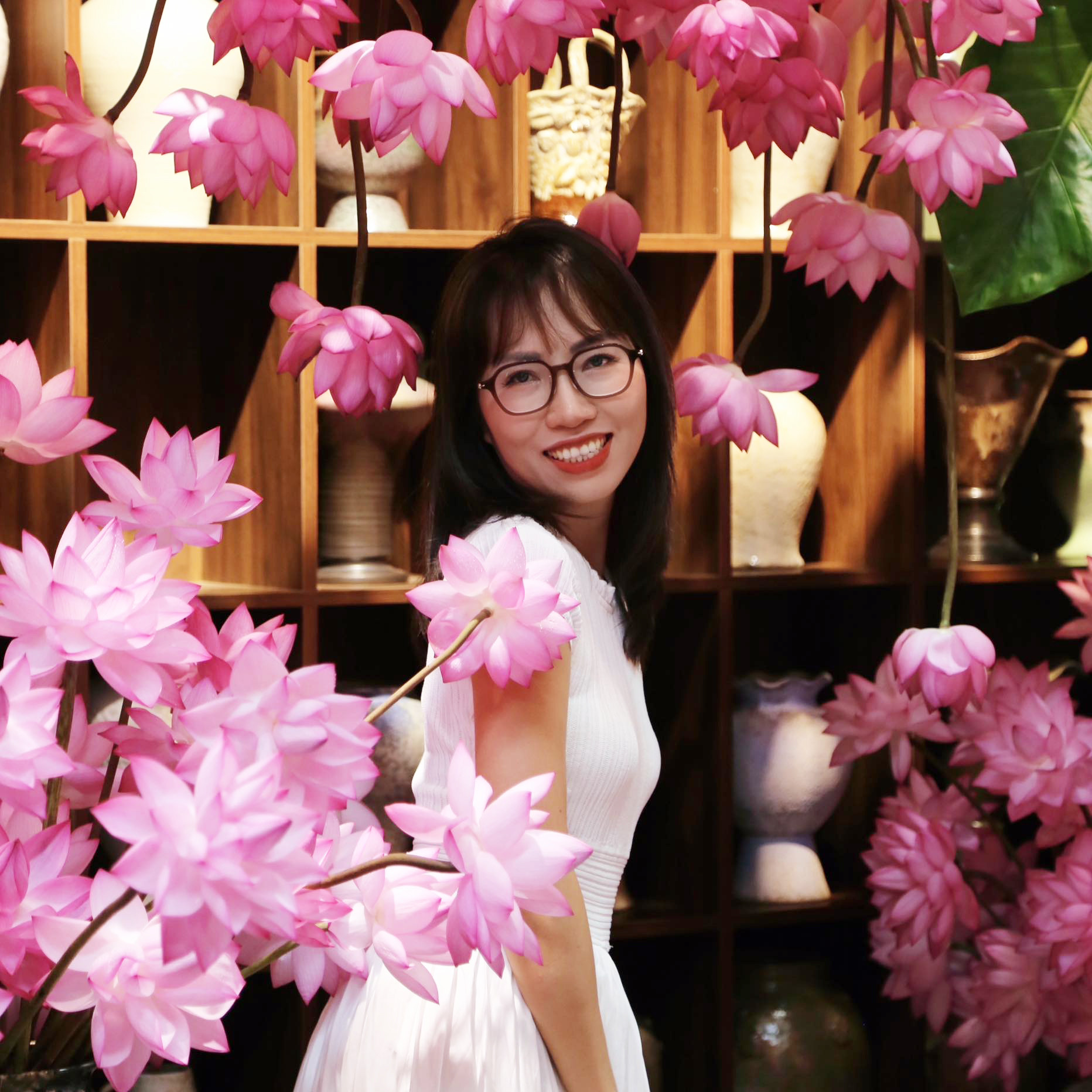 Chị đẹp Hà Thành biến nhà thành rừng hoa nhiệt đới với 1.000 bông sen Nghi Lương - 2