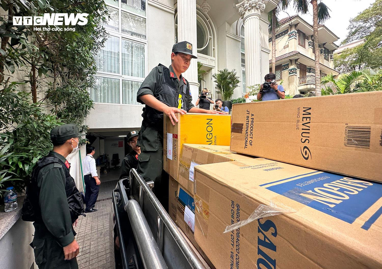 Khám xét nhà bà Nguyễn Thị Như Loan, CEO Quốc Cường Gia Lai - 11