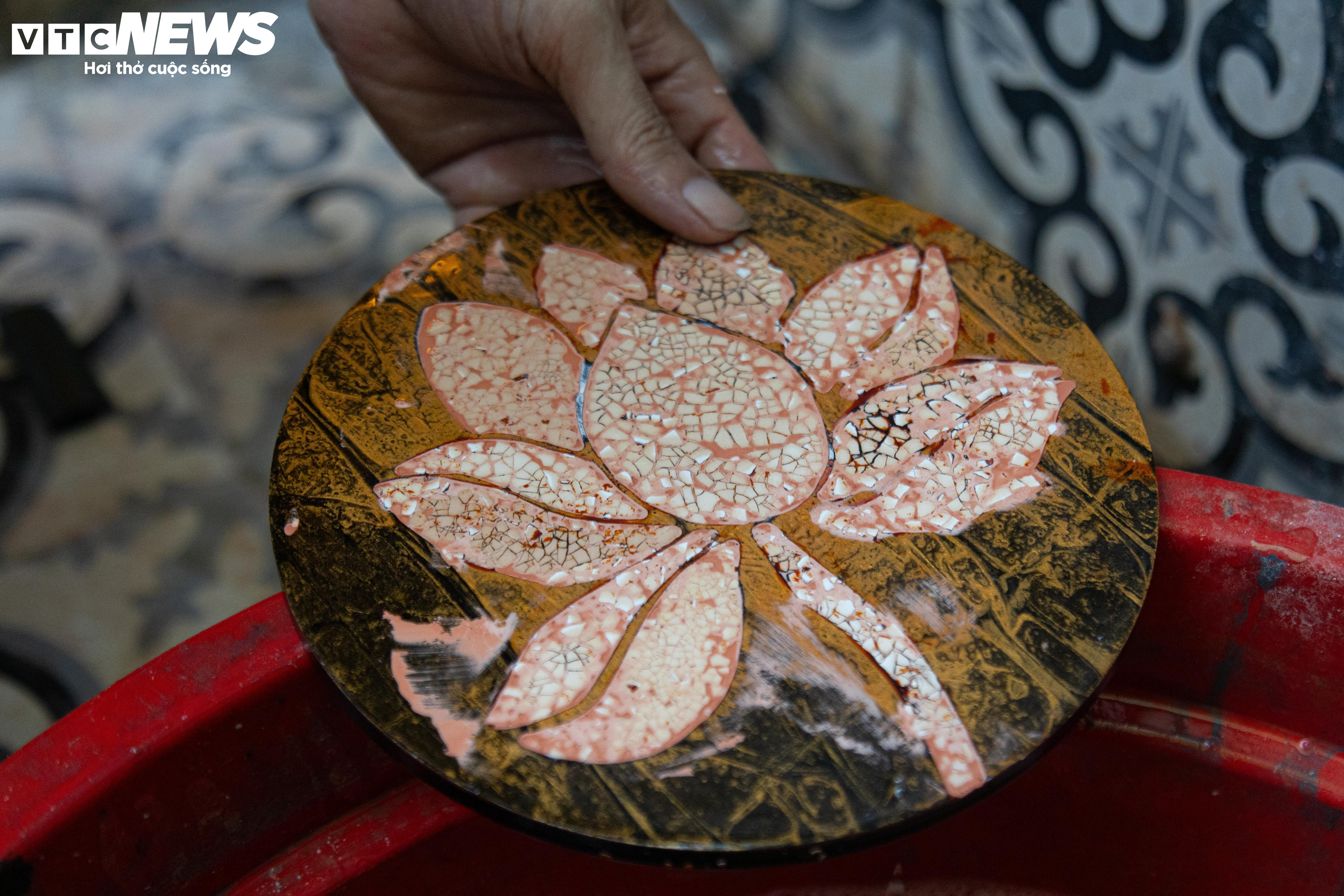 Xem làm sơn mài ở làng nghề gần 300 năm chuyên sản xuất đồ dùng dâng vua chúa - 18