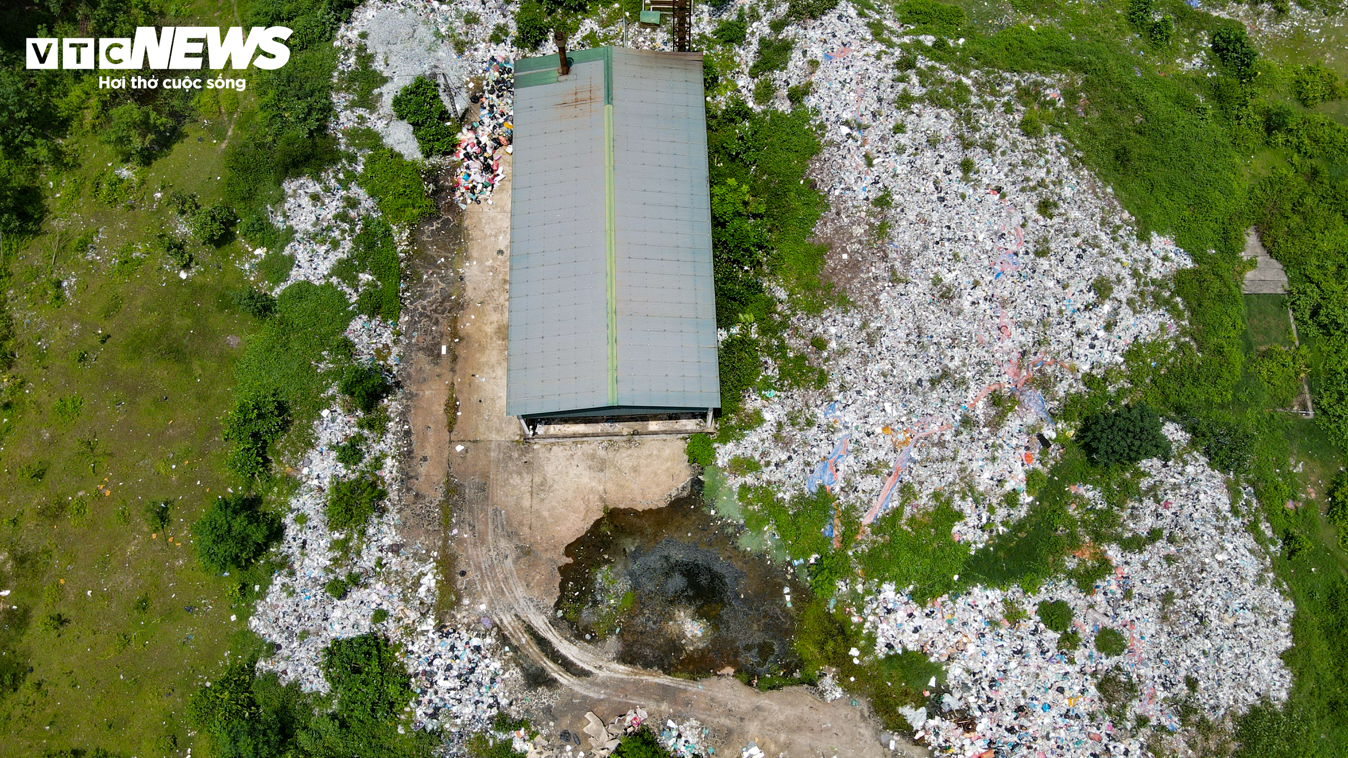 'Núi' rác thải quây quanh lò đốt 6 tỷ đồng 'đắp chiếu' ở Hà Tĩnh - 8