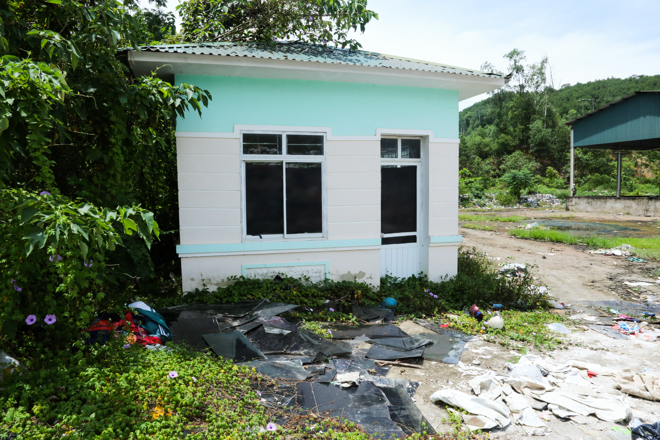 'Núi' rác thải quây quanh lò đốt 6 tỷ đồng 'đắp chiếu' ở Hà Tĩnh - 3