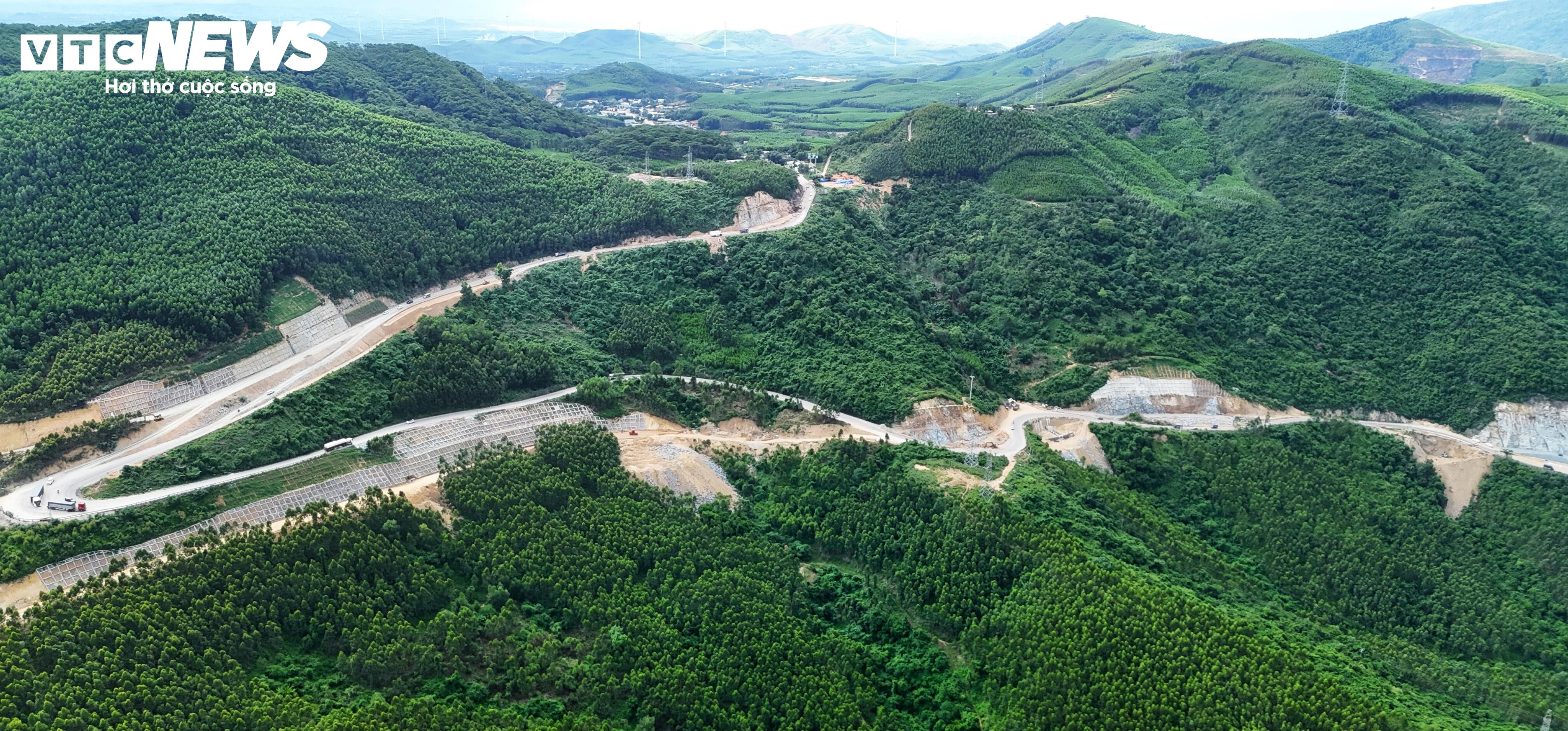 Gấp rút thi công cung đèo 'ám ảnh tài xế nhất', dự kiến xong trước mùa mưa - 12