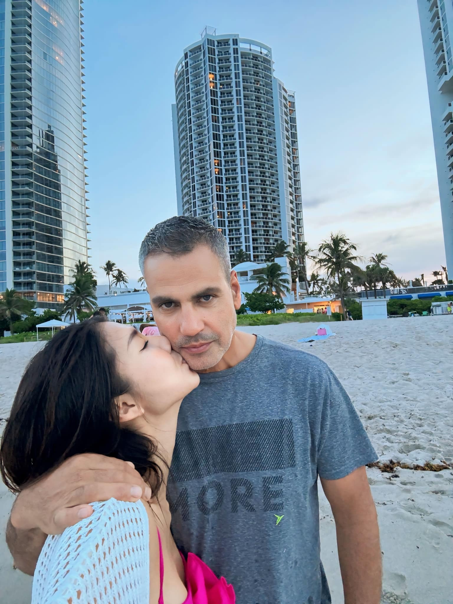 Sao Việt 23/7: NSND Tự Long làm thơ tặng con trai, Hương Giang nói về sự tử tế - 10