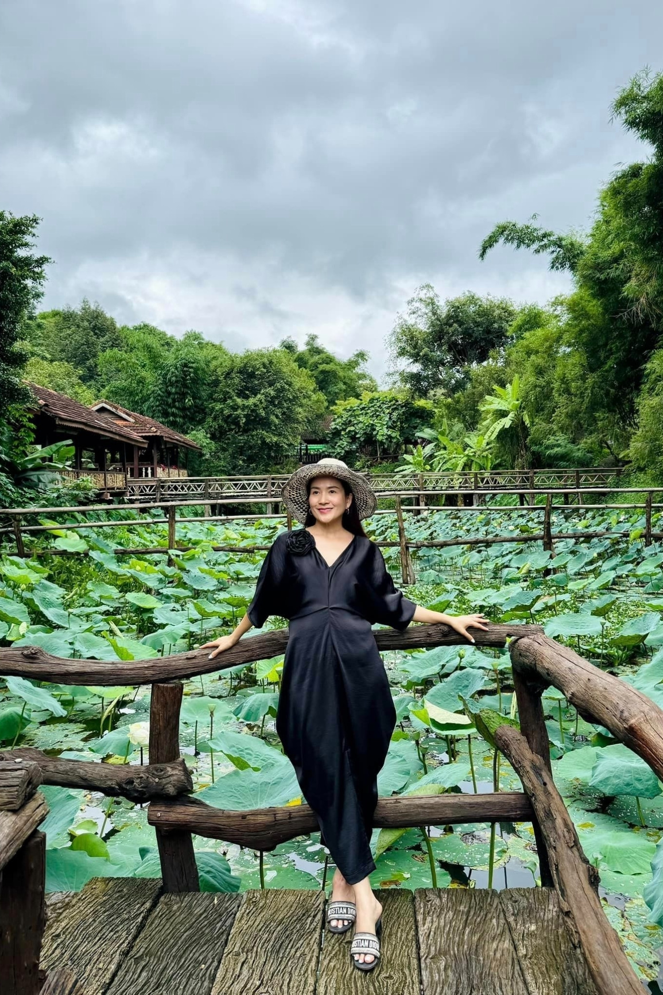 Sao Việt 23/7: NSND Tự Long làm thơ tặng con trai, Hương Giang nói về sự tử tế - 8