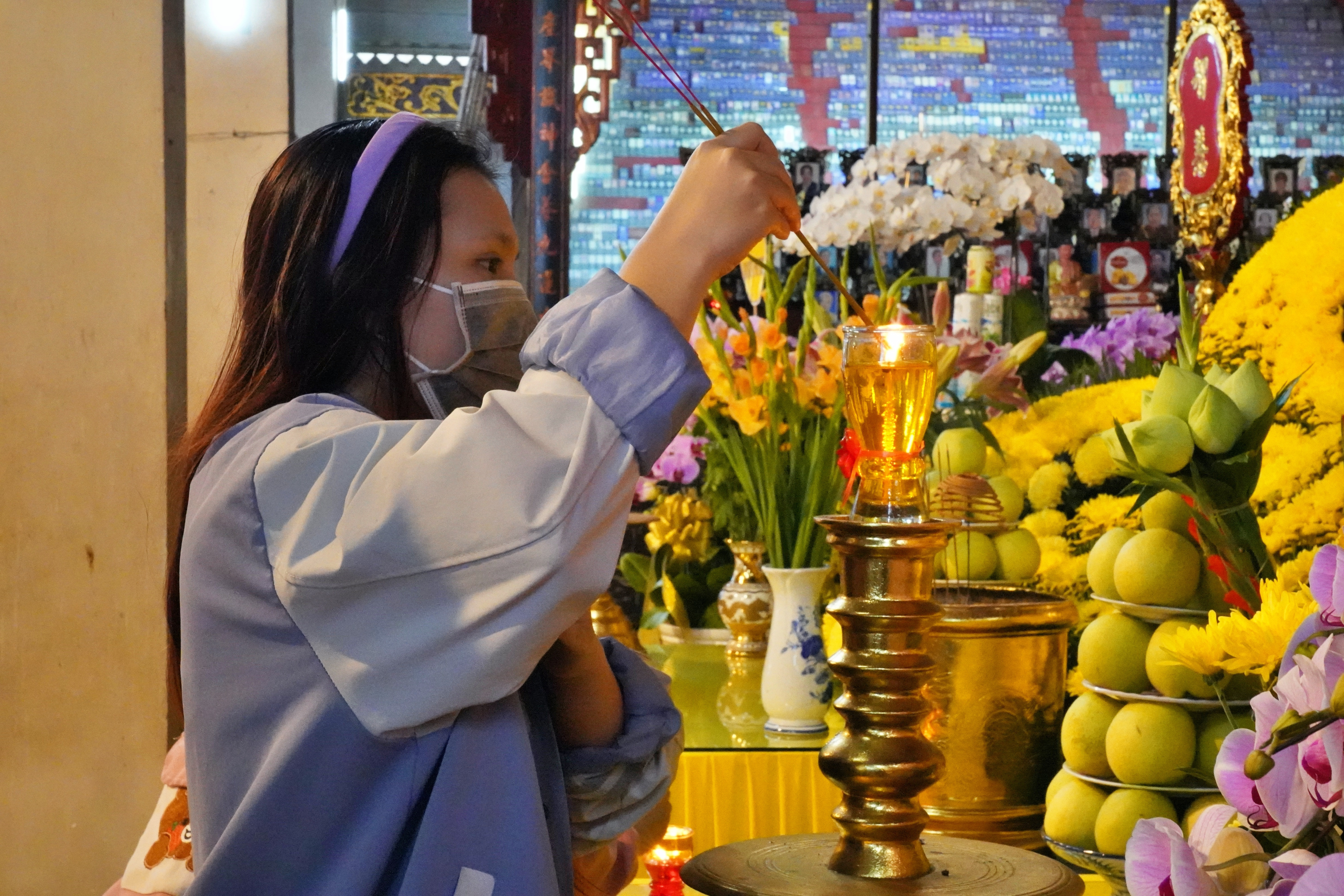 Người dân TP.HCM bật khóc trước di ảnh của Tổng Bí thư Nguyễn Phú Trọng - 6