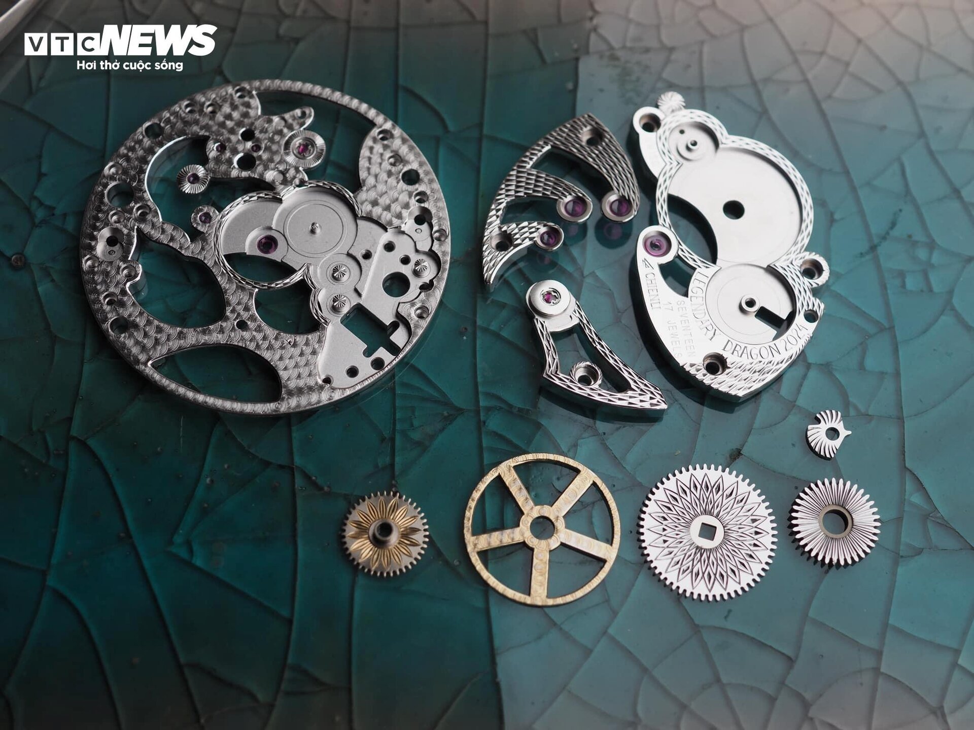 Chiếc đồng hồ bằng titan được thợ thủ công Việt định giá 300 triệu đồng - 5