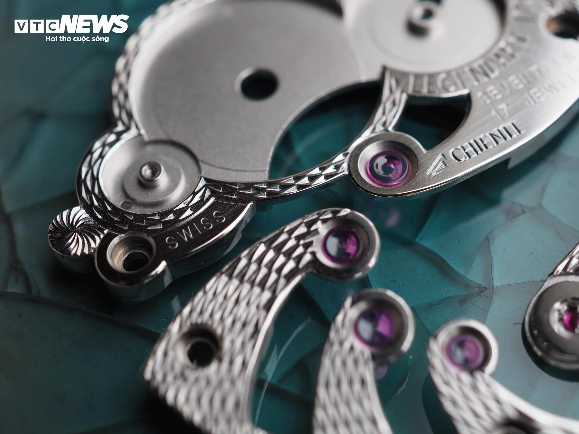 Chiếc đồng hồ bằng titan được thợ thủ công Việt định giá 300 triệu đồng - 8