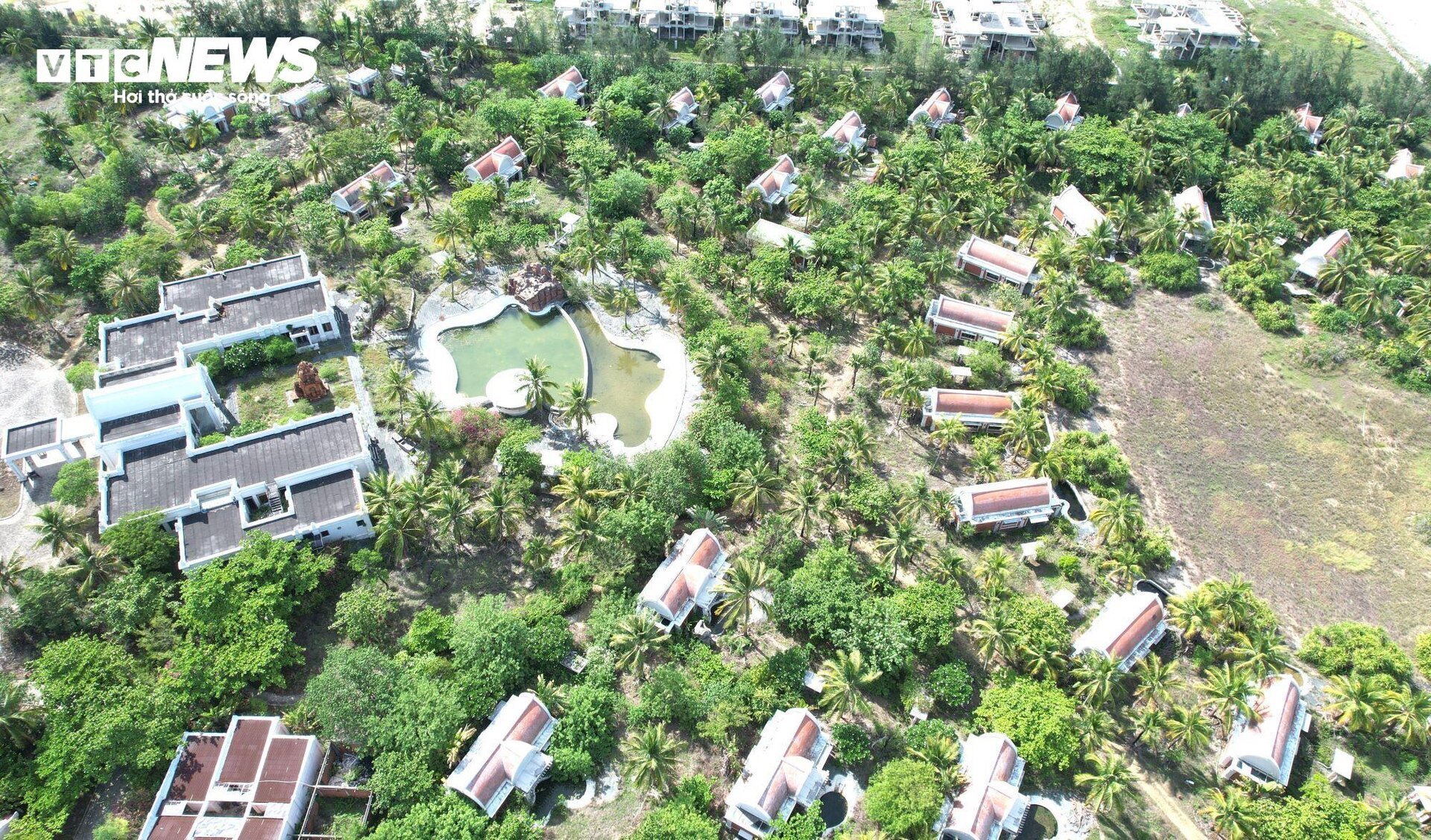 Cận cảnh khu du lịch hơn 10 triệu USD bỏ hoang bên biển Đà Nẵng - 2