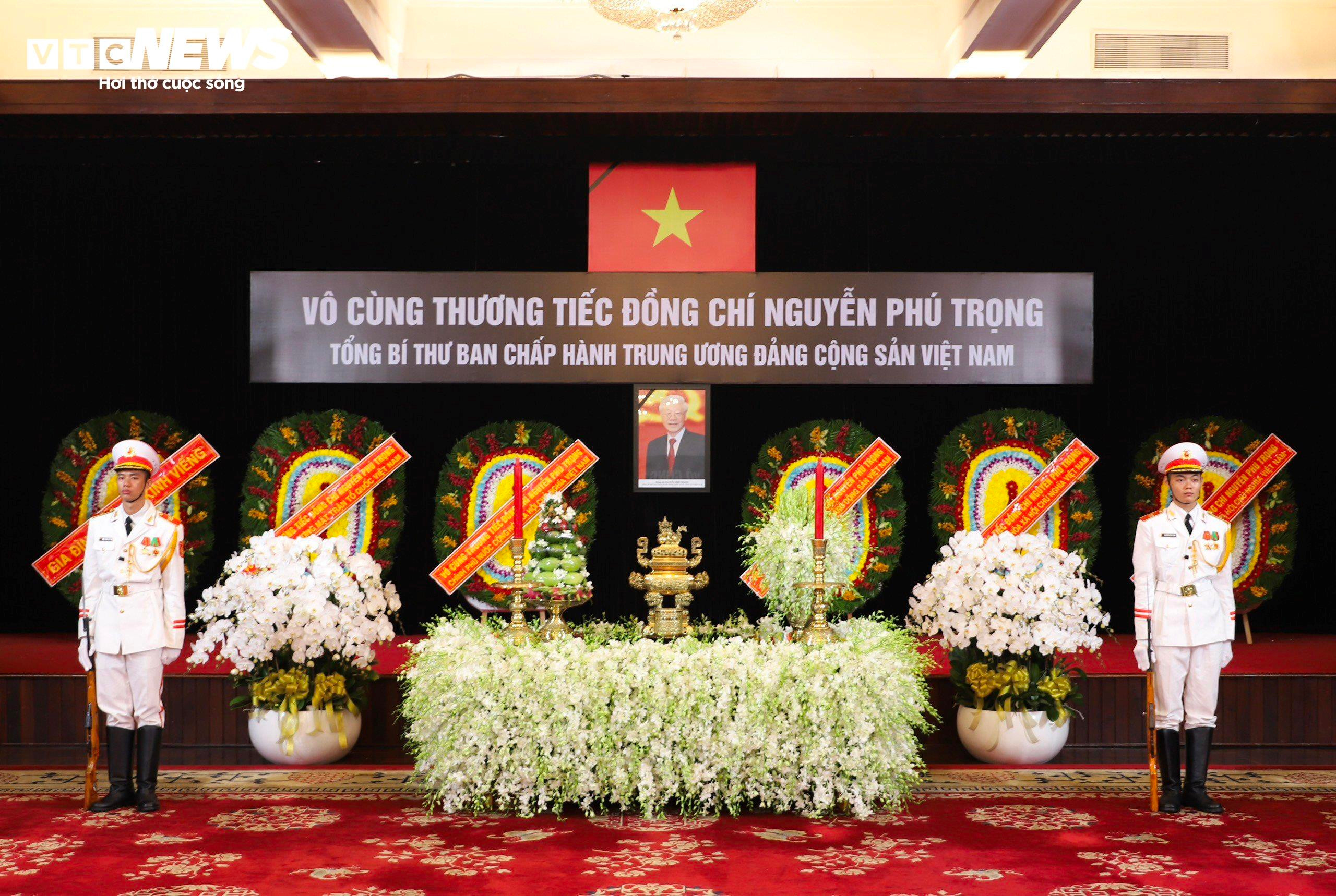 Người dân miền Nam viếng Tổng Bí thư Nguyễn Phú Trọng - 2