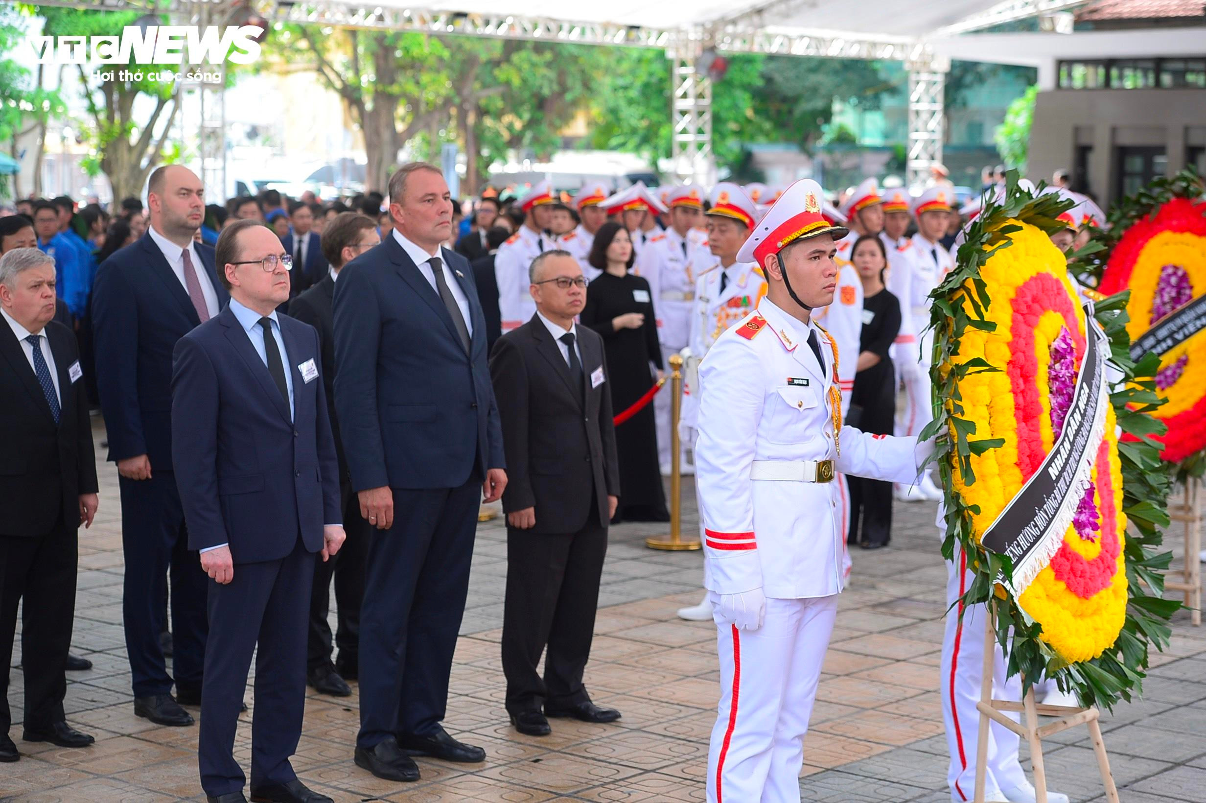Phó Chủ tịch Duma Quốc gia Nga Pyotr Tolstoy viếng Tổng Bí thư Nguyễn Phú Trọng.