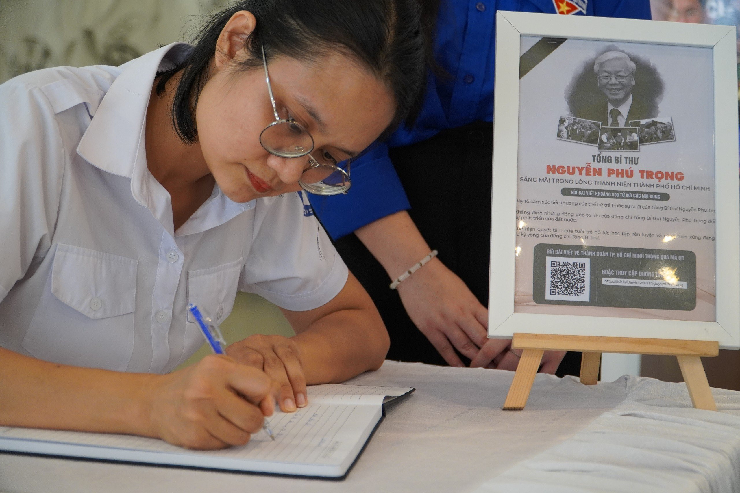Giới trẻ xúc động đến triển lãm về Tổng Bí thư Nguyễn Phú Trọng ở TP.HCM - 8
