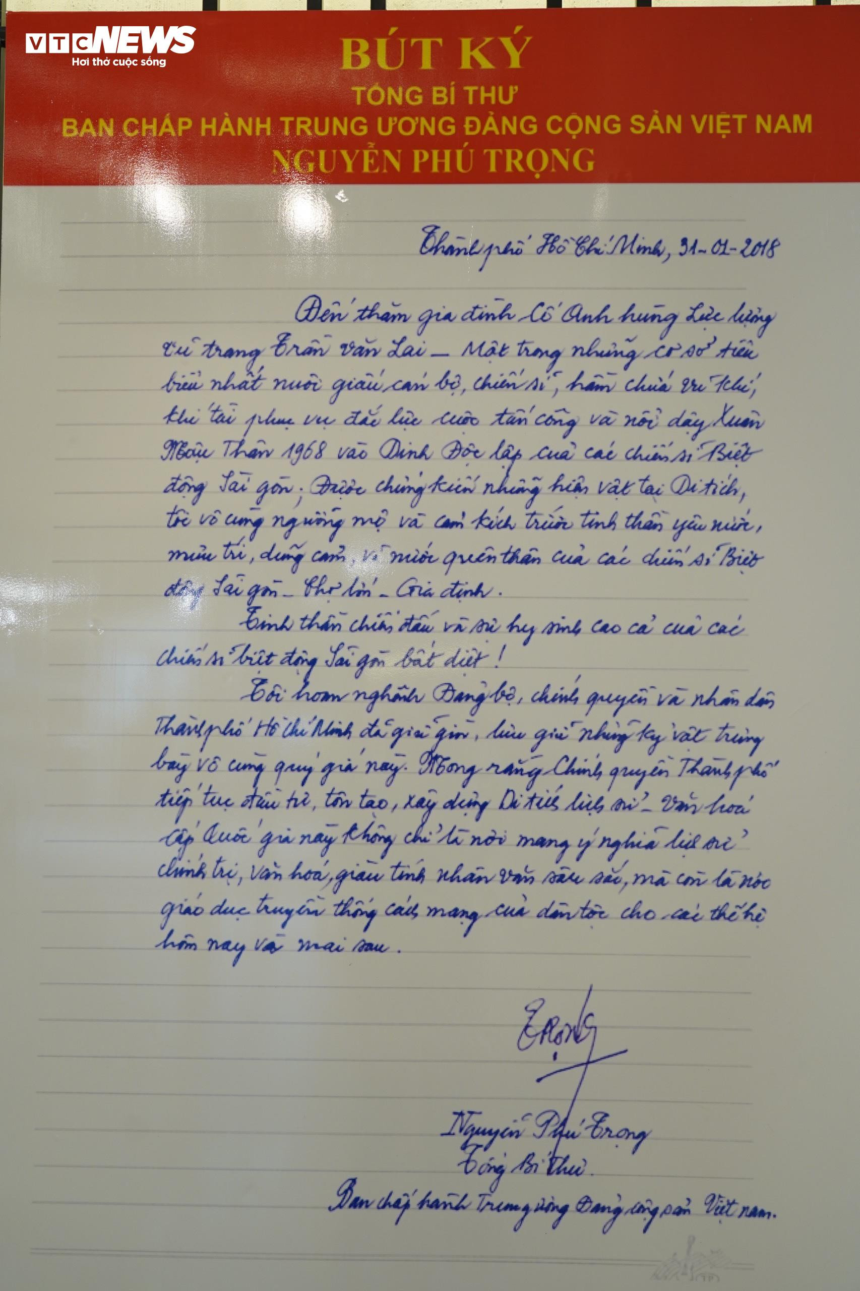 Giới trẻ xúc động đến triển lãm về Tổng Bí thư Nguyễn Phú Trọng ở TP.HCM - 4