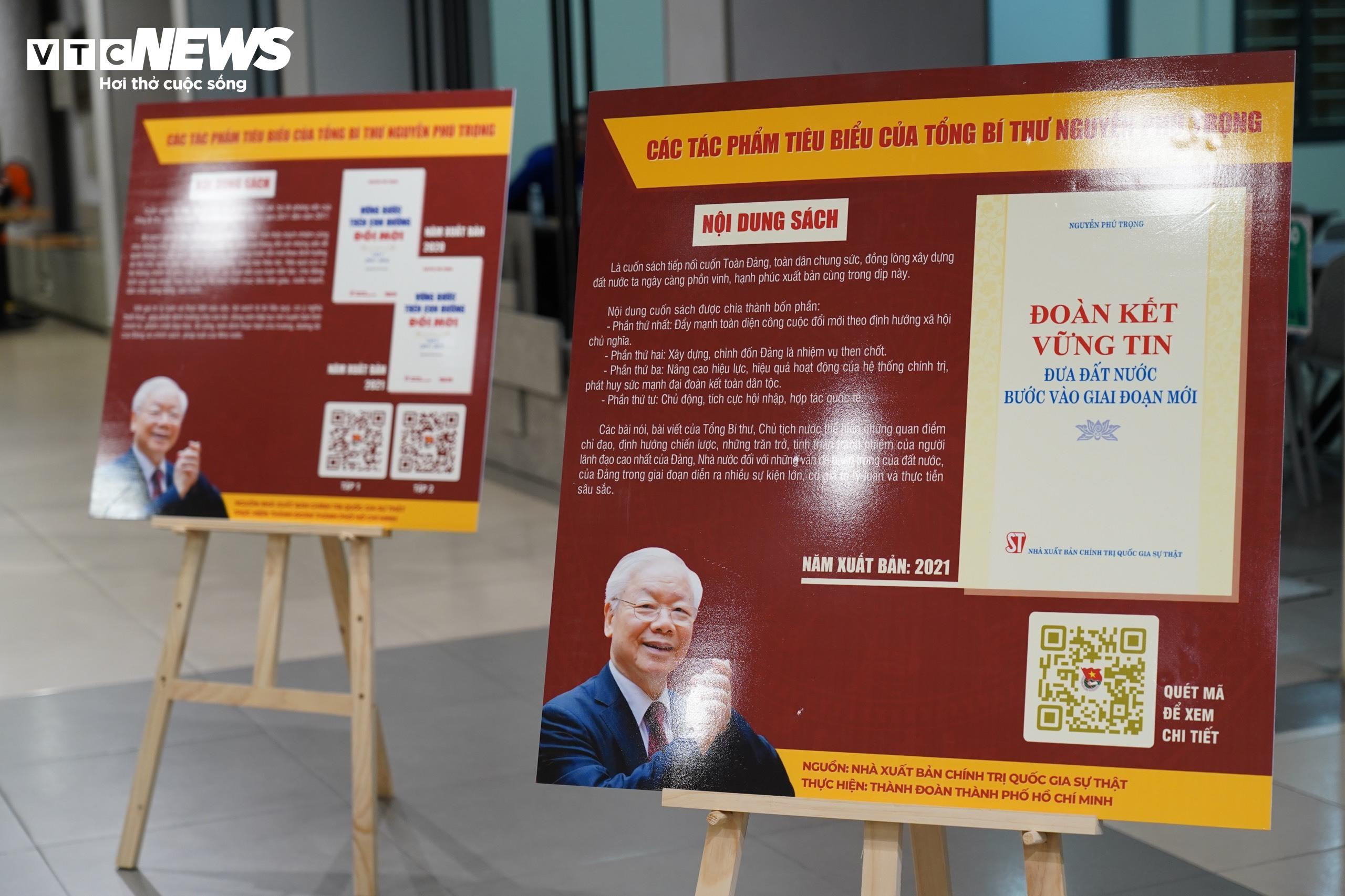 Giới trẻ xúc động đến triển lãm về Tổng Bí thư Nguyễn Phú Trọng ở TP.HCM - 3