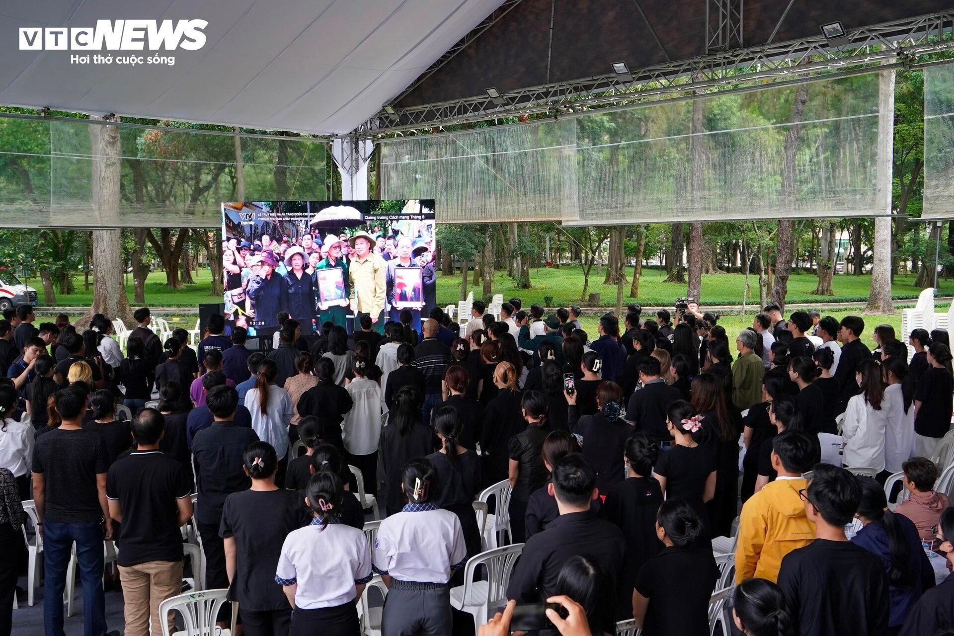 Bật khóc theo dõi Lễ truy điệu Tổng Bí thư Nguyễn Phú Trọng tại TP.HCM - 10