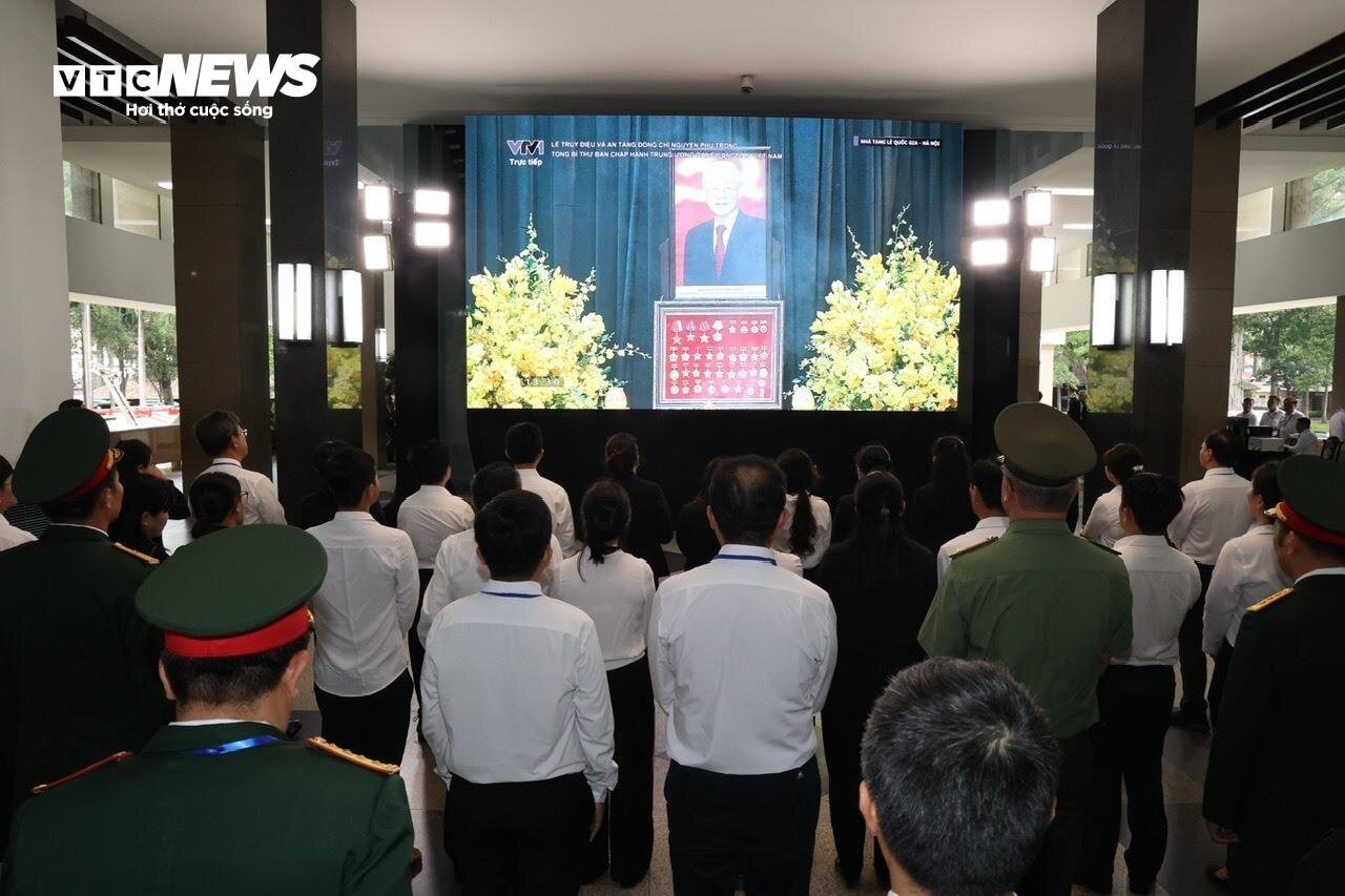 Bật khóc theo dõi Lễ truy điệu Tổng Bí thư Nguyễn Phú Trọng tại TP.HCM - 11