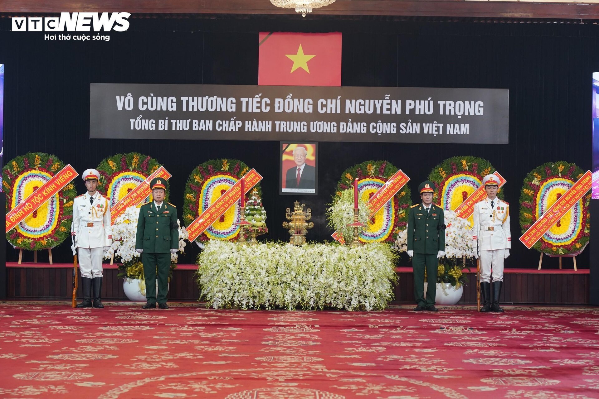 Bật khóc theo dõi Lễ truy điệu Tổng Bí thư Nguyễn Phú Trọng tại TP.HCM - 1