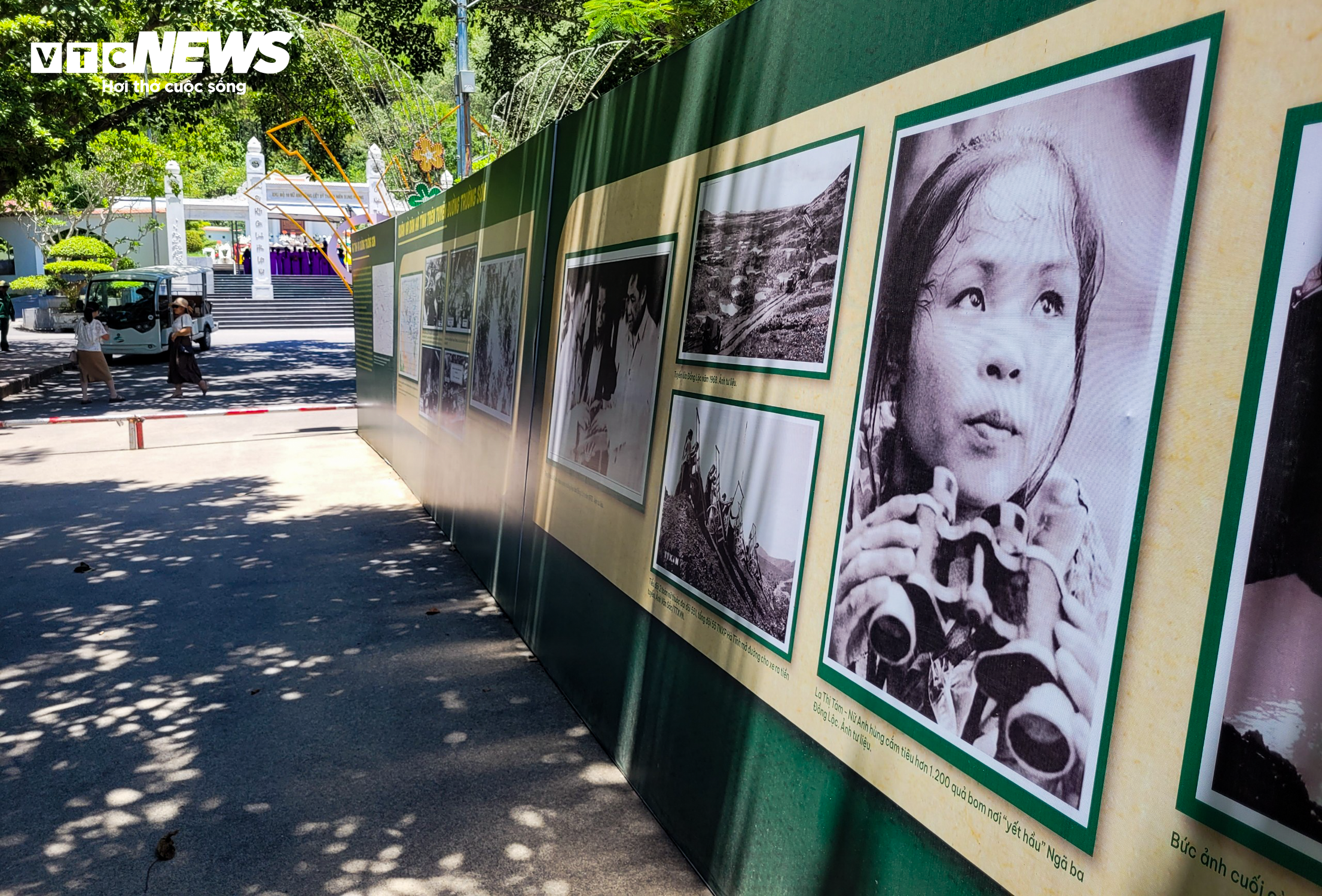 Người dân đội nắng 40 độ về Ngã ba Đồng Lộc dâng hương - 7