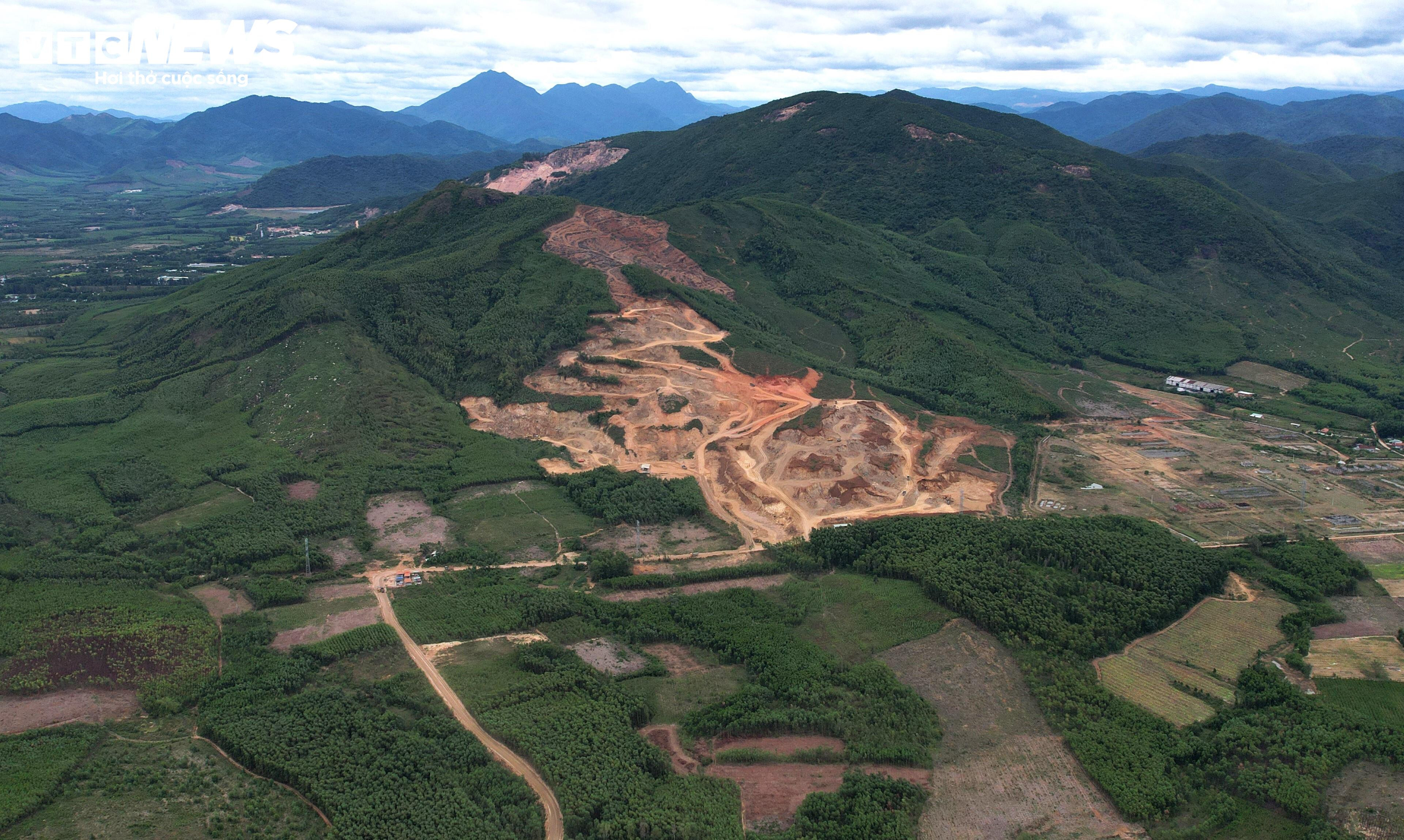 Quốc lộ 19 qua Bình Định tan nát, chủ đầu tư 'kêu trời chưa thấu' - 5