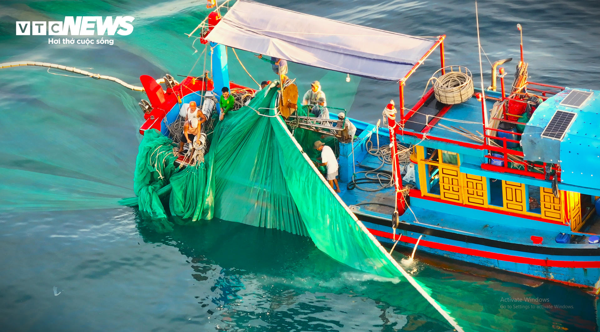 Mê mẩn mẻ lưới vẽ ‘trái tim của biển’ ở đảo Hòn Yến, Phú Yên - 7