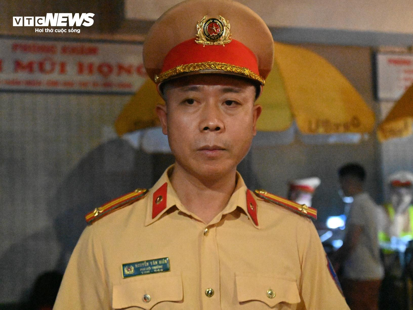 Ba anh em họ đầu trần phóng từ Hải Dương lên Hà Nội 'đua xe một lần cho biết' - 12