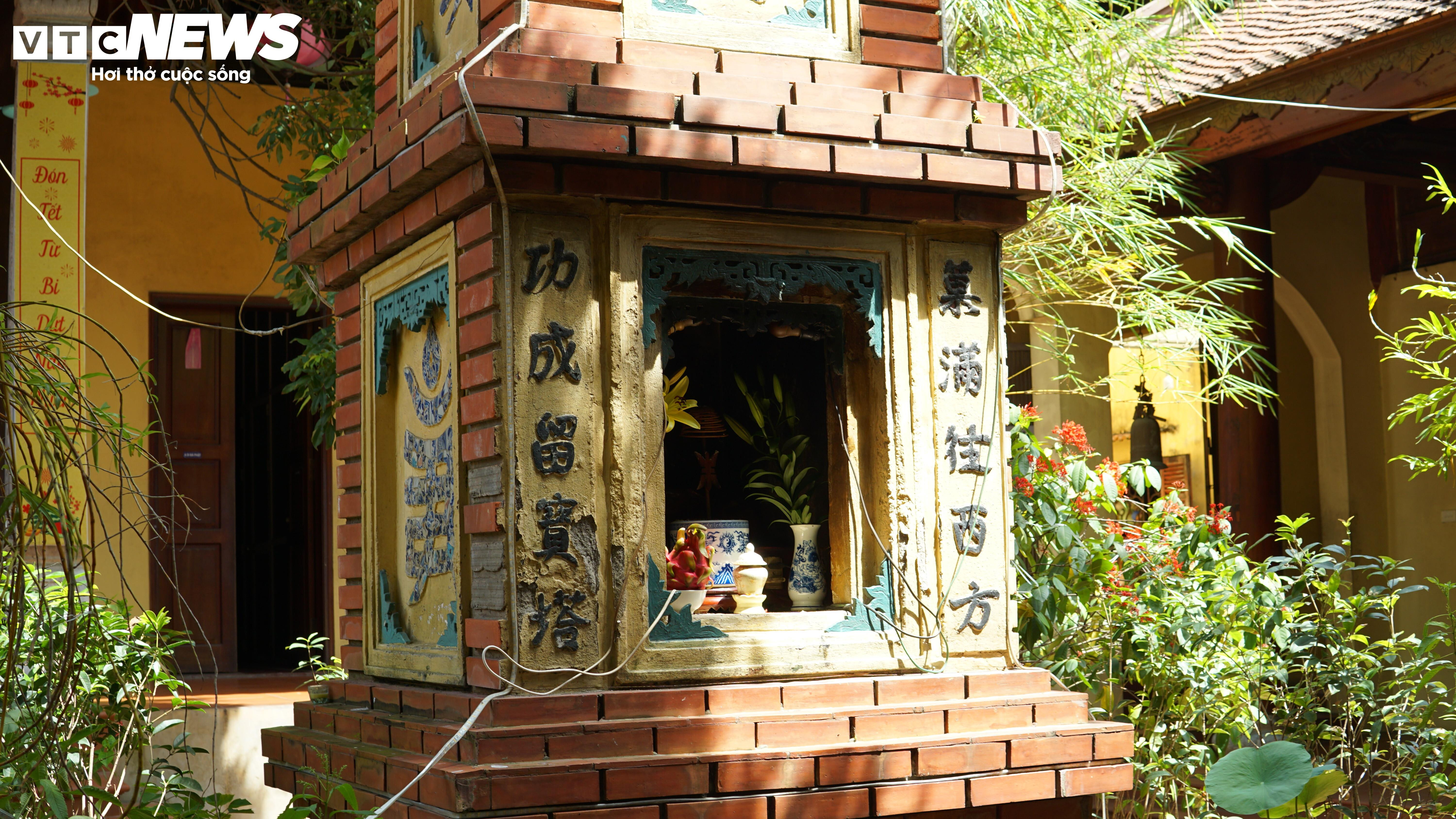 Những tháp mộ cổ nằm giữa lòng Hà Nội nhưng ít người biết đến - 11