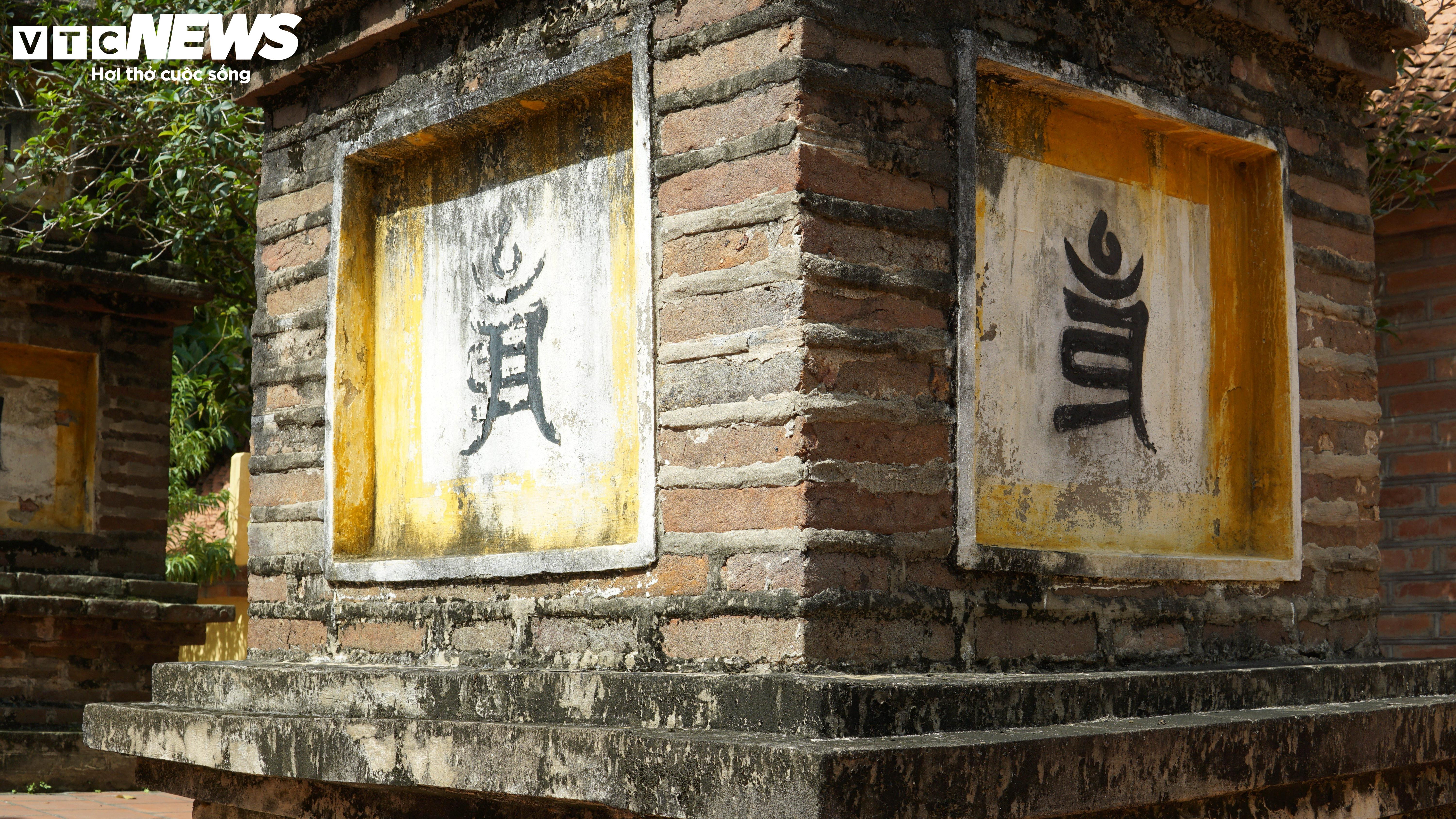 Những tháp mộ cổ nằm giữa lòng Hà Nội nhưng ít người biết đến - 6