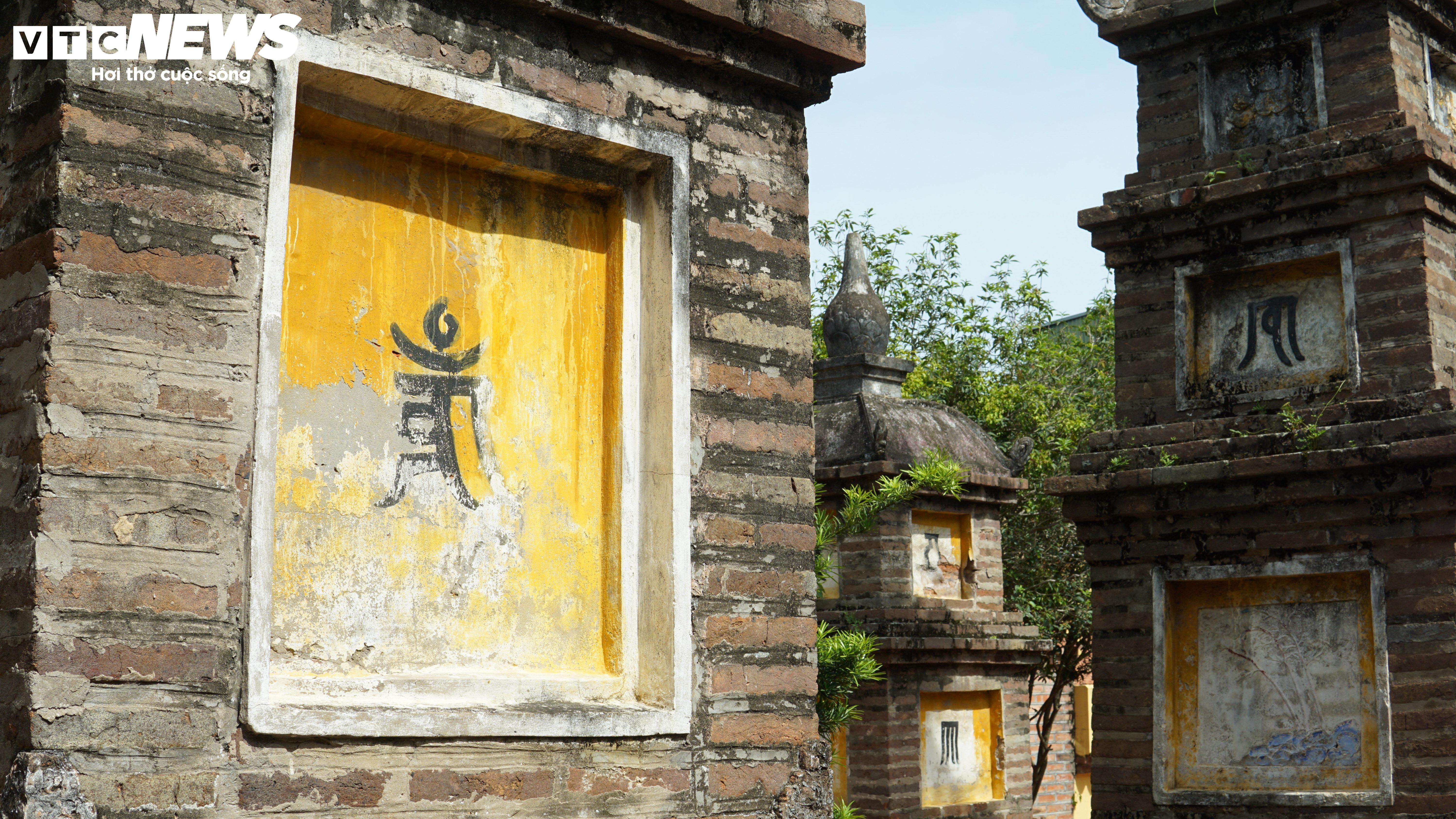 Những tháp mộ cổ nằm giữa lòng Hà Nội nhưng ít người biết đến - 3