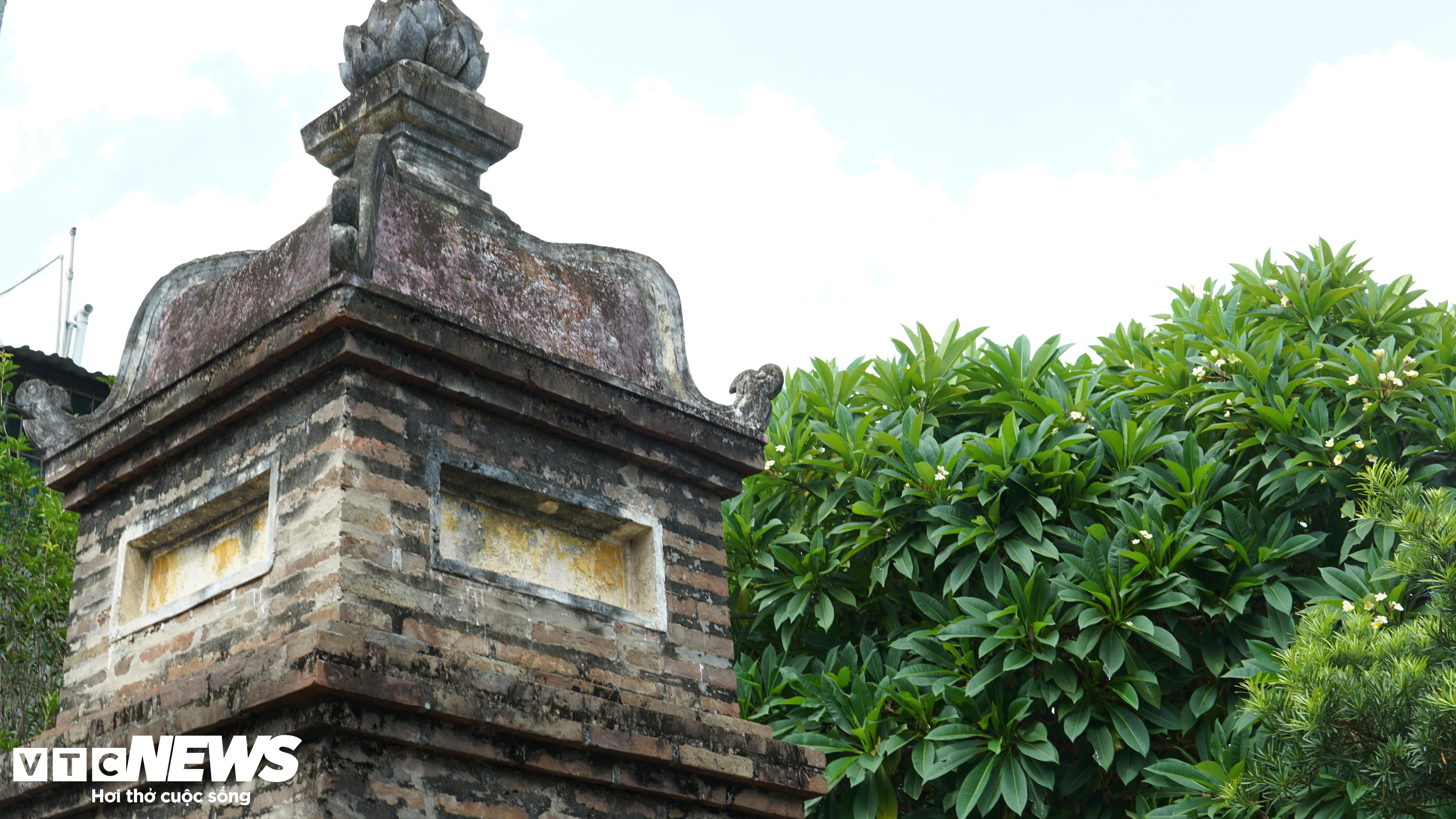 Những tháp mộ cổ nằm giữa lòng Hà Nội nhưng ít người biết đến - 8