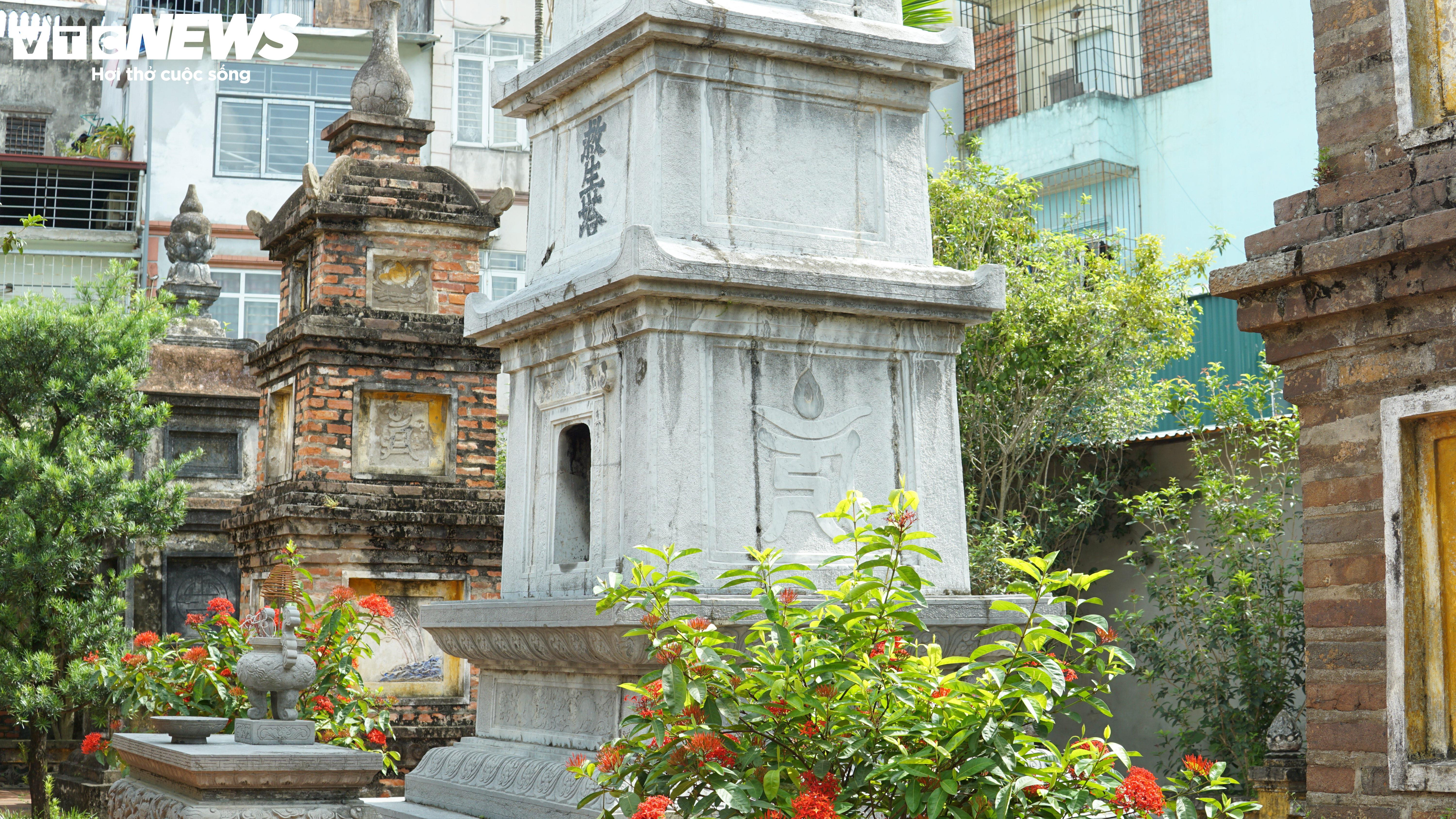 Những tháp mộ cổ nằm giữa lòng Hà Nội nhưng ít người biết đến - 1