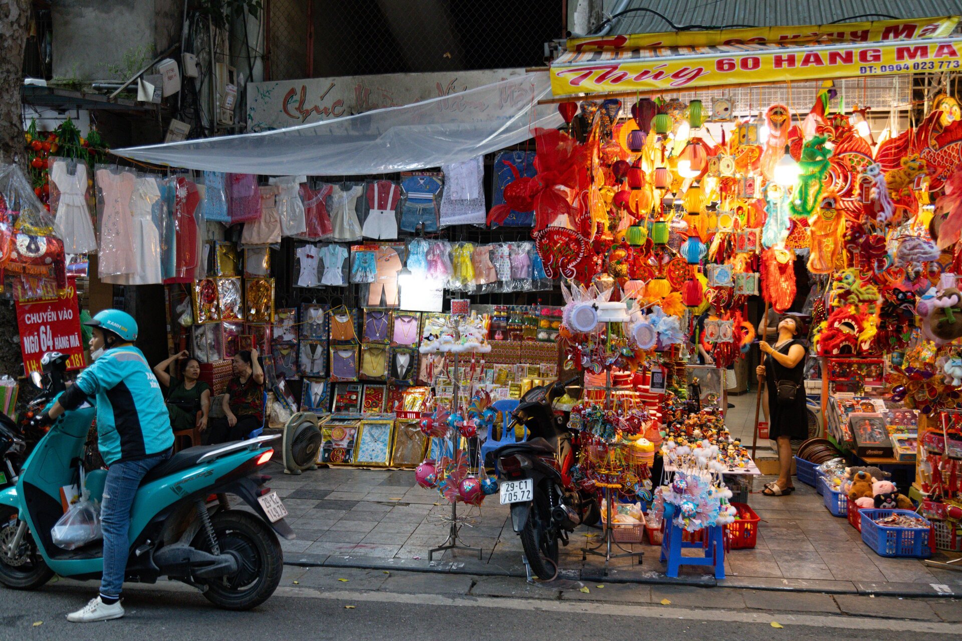 'Hàng hiệu' treo đầy rẫy, phố vàng mã ở Hà Nội vẫn ảm đạm  - 6