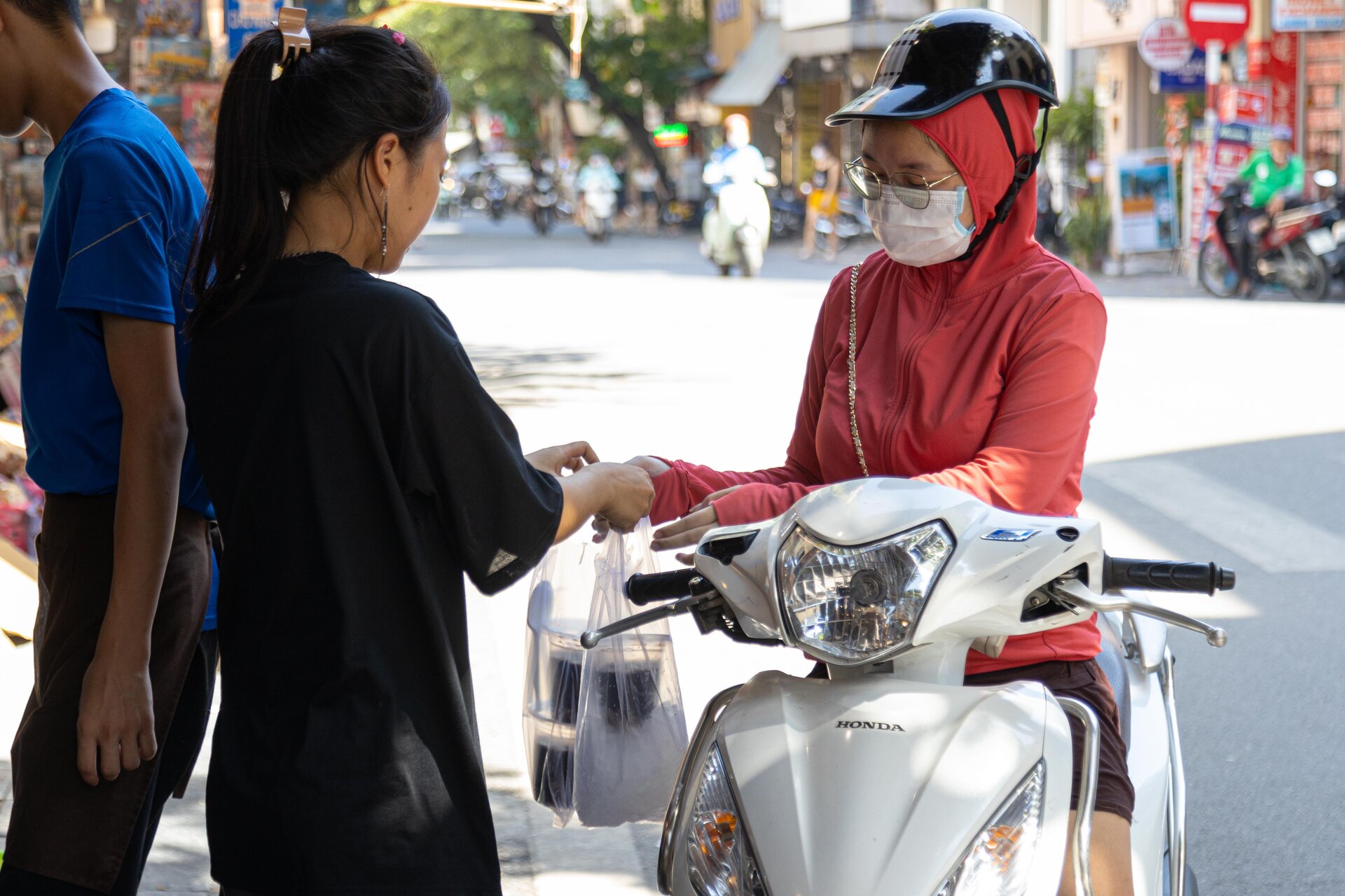 Chè đậu đỏ 'thoát ế' bất ngờ 'ế khách' ngày Thất tịch - 9