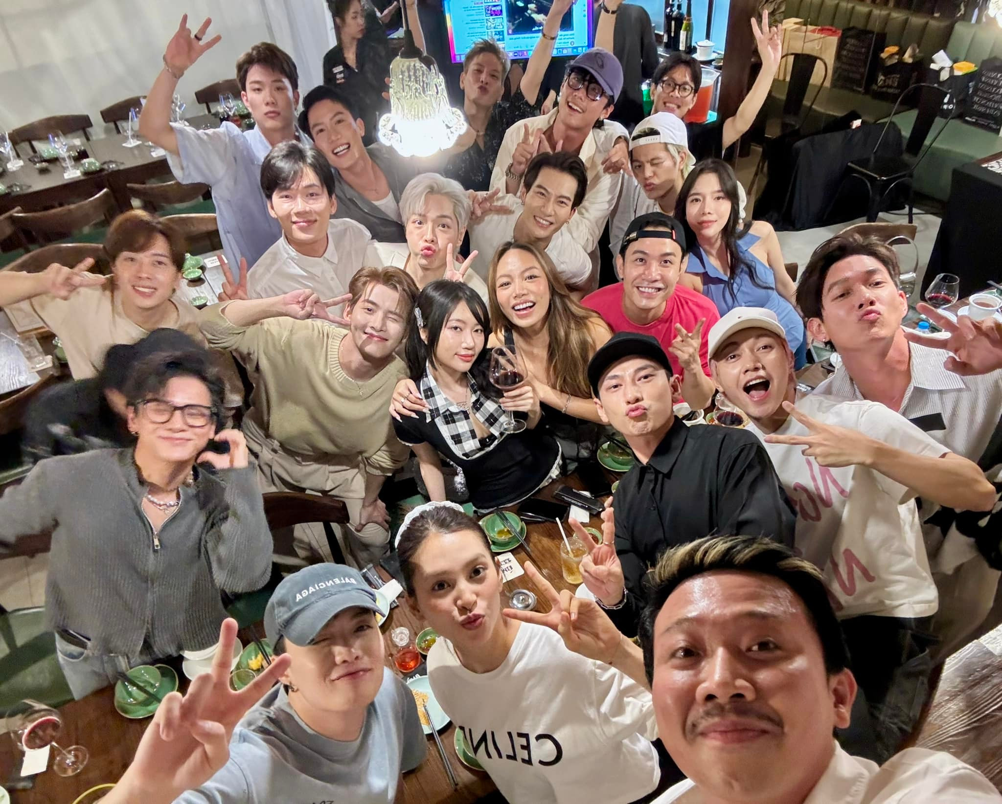 Sao Việt 11/8: Vân Dung tuyển con dâu, Chí Trung du lịch với bạn gái kém 18 tuổi - 12