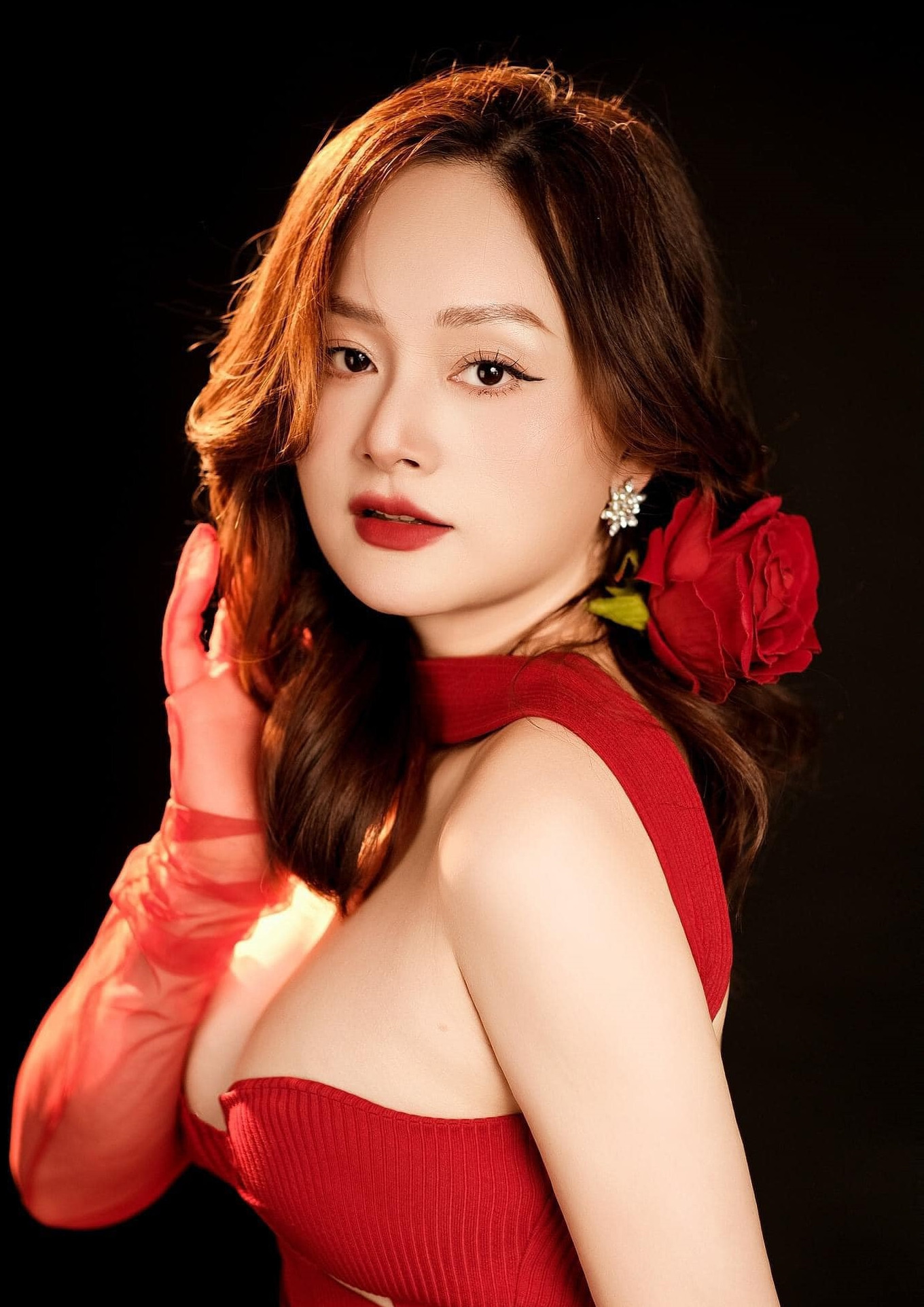 Sao Việt 11/8: Vân Dung tuyển con dâu, Chí Trung du lịch với bạn gái kém 18 tuổi - 7