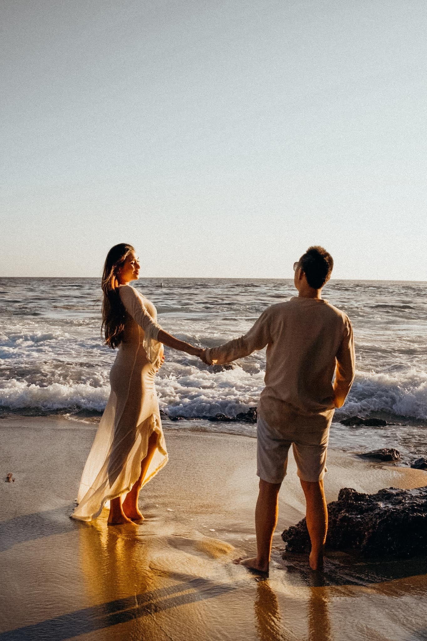 Sao Việt 11/8: Vân Dung tuyển con dâu, Chí Trung du lịch với bạn gái kém 18 tuổi - 5