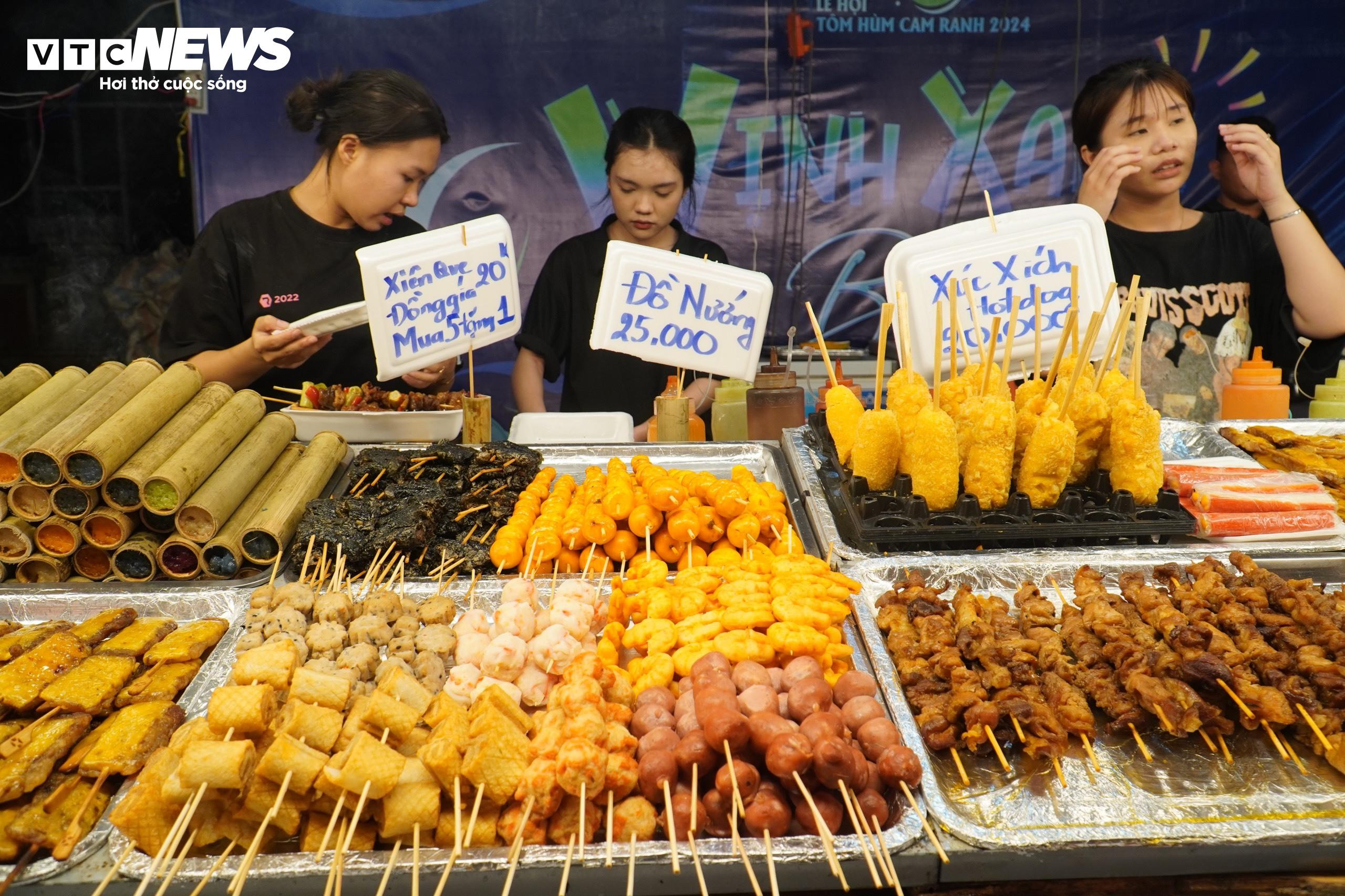 8 ngày lễ hội tôm hùm tại Cam Ranh: Chỉ thấy cá viên chiên, xiên que - 6