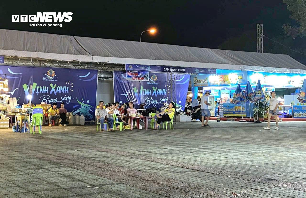 8 ngày lễ hội tôm hùm tại Cam Ranh: Chỉ thấy cá viên chiên, xiên que - 7