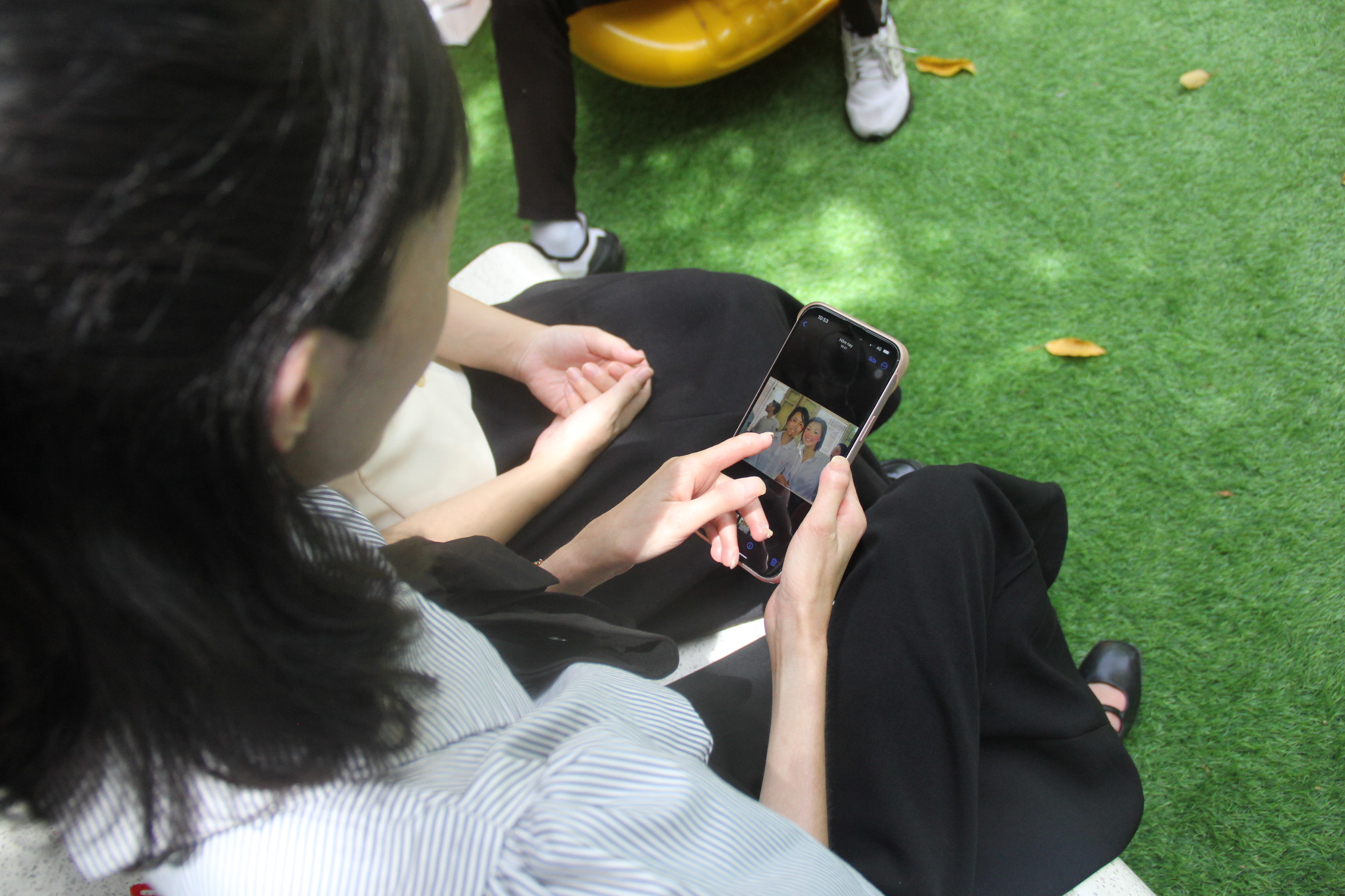 Cô giáo 'thiên nga hóa vịt xấu xí' do bệnh lạ trở thành TikToker triệu view - 17