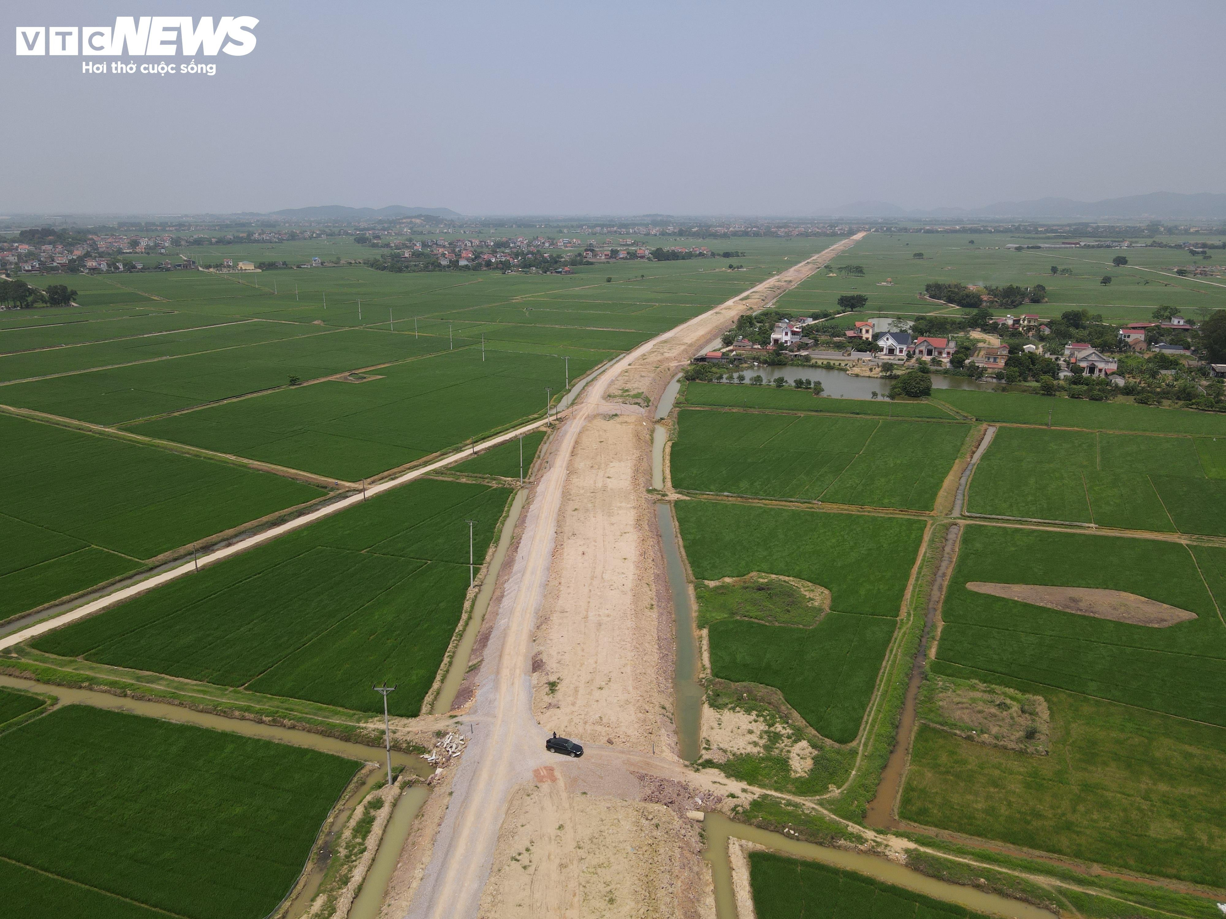 Ngắm cây cầu dây văng lớn nhất tỉnh Bắc Giang trước ngày thông xe - 7