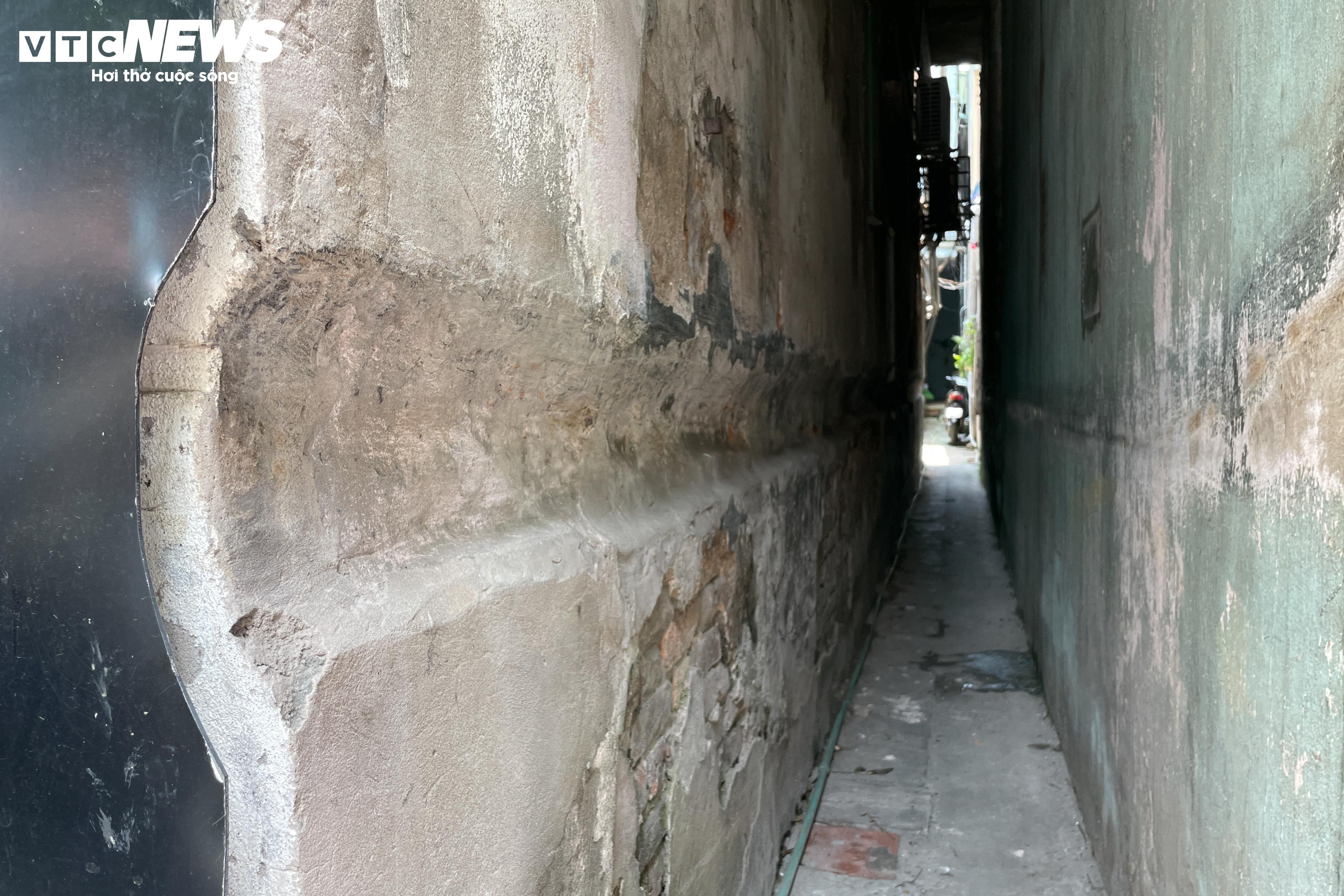Hà Nội: Nhà tận cùng ngõ nhỏ, chỉ 1 người qua được, bán giá đắt 'giật mình' - 7