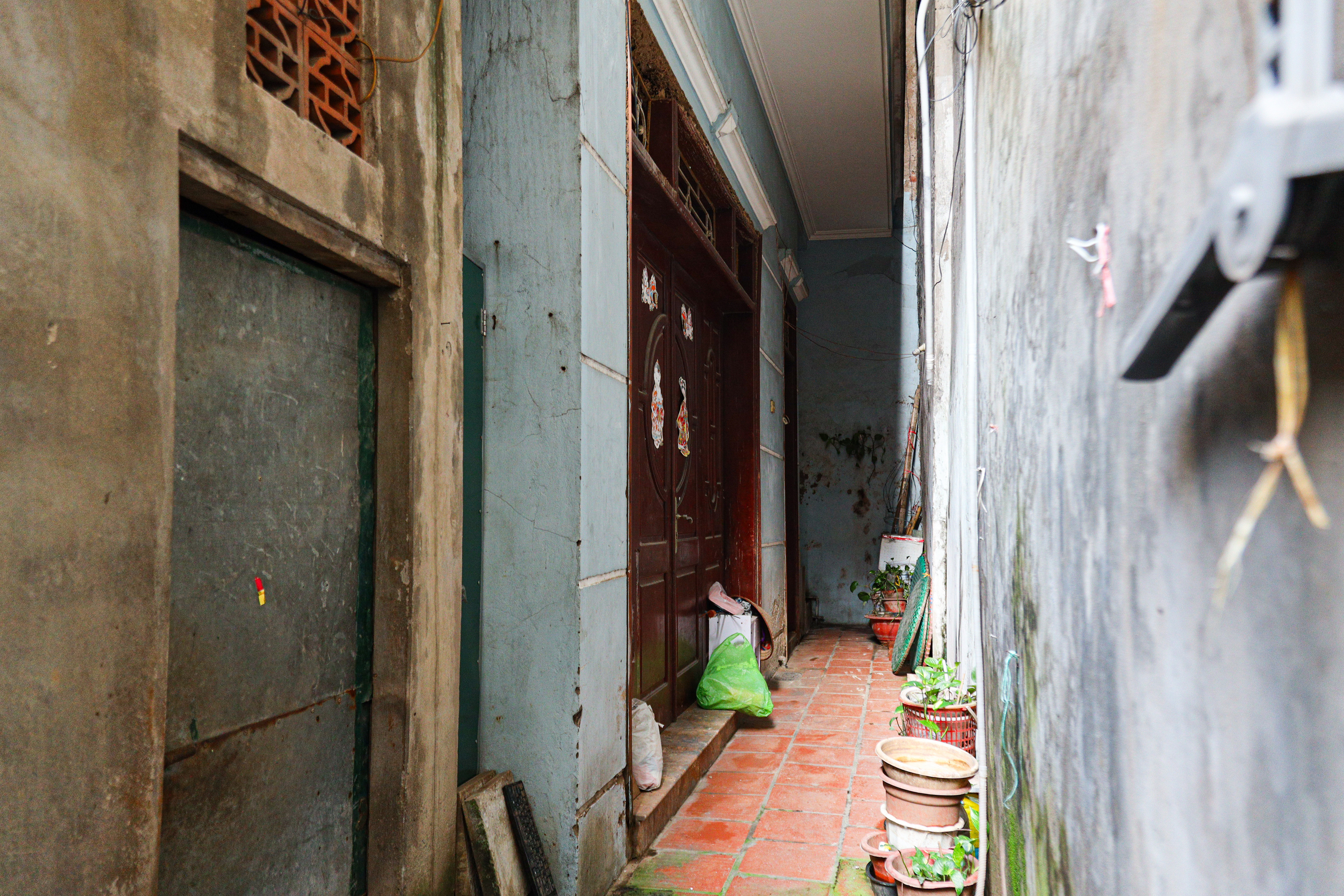 Hà Nội: Nhà tận cùng ngõ nhỏ, chỉ 1 người qua được, bán giá đắt 'giật mình' - 2