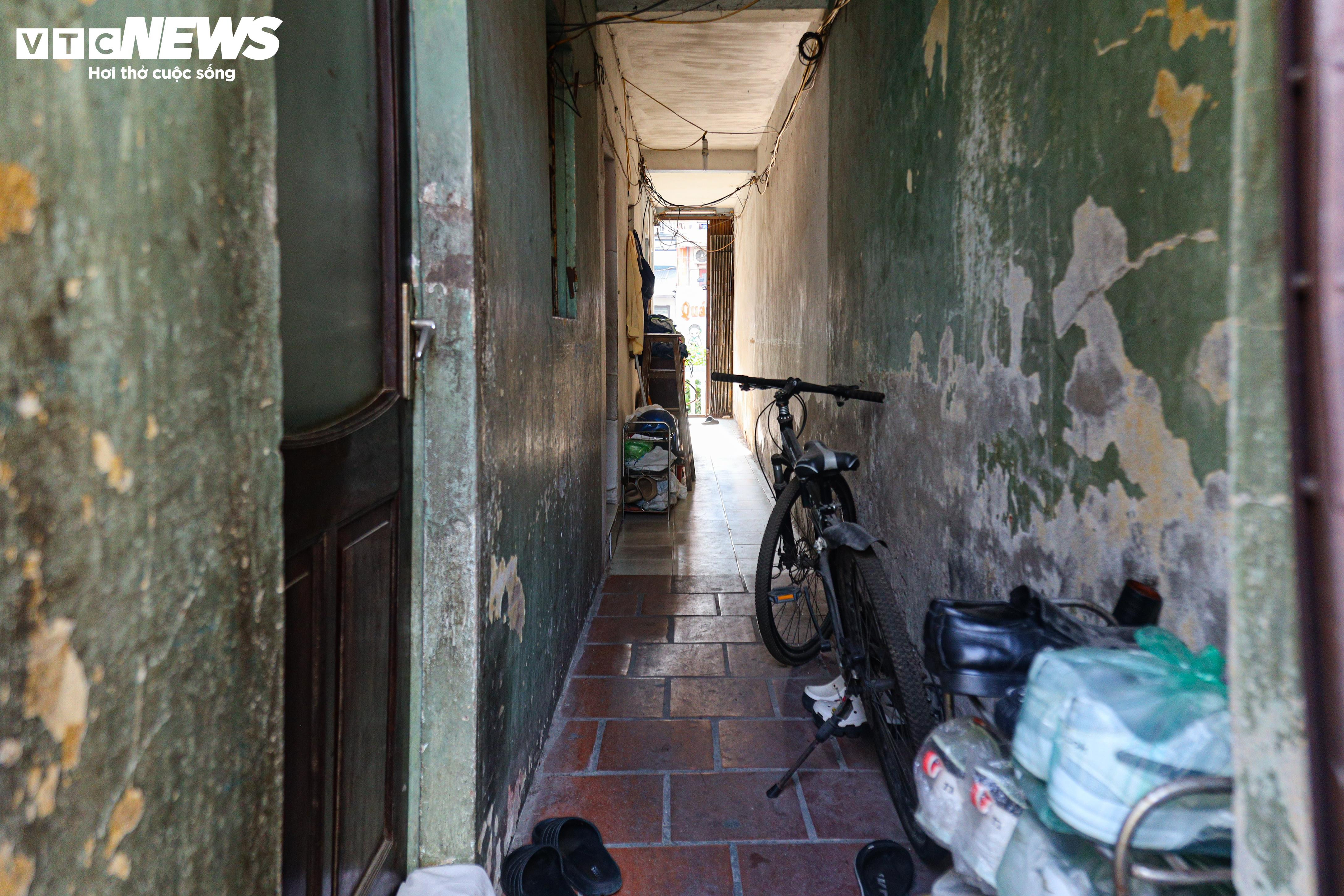 Hà Nội: Nhà tận cùng ngõ nhỏ, chỉ 1 người qua được, bán giá đắt 'giật mình' - 12