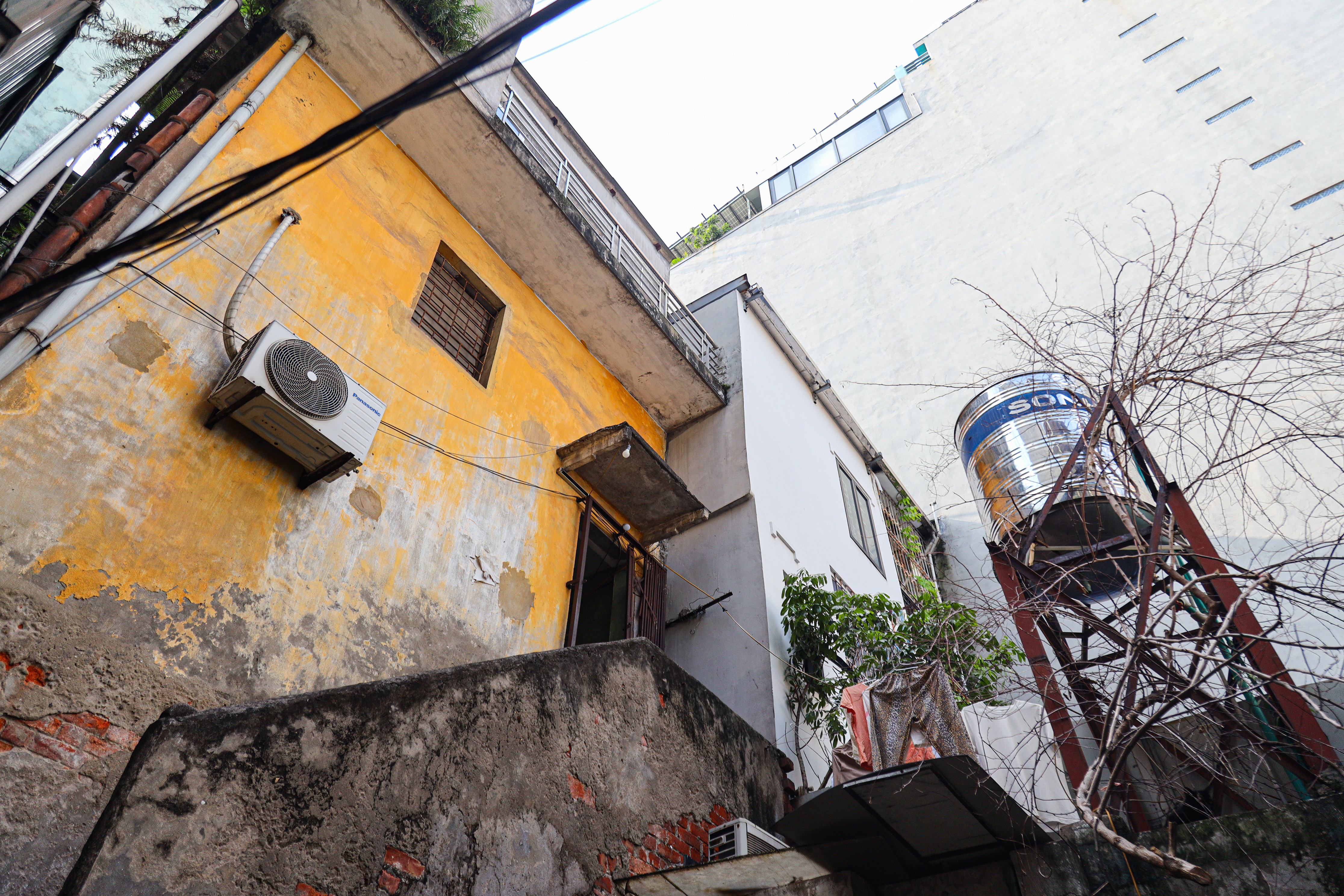 Hà Nội: Nhà tận cùng ngõ nhỏ, chỉ 1 người qua được, bán giá đắt 'giật mình' - 10