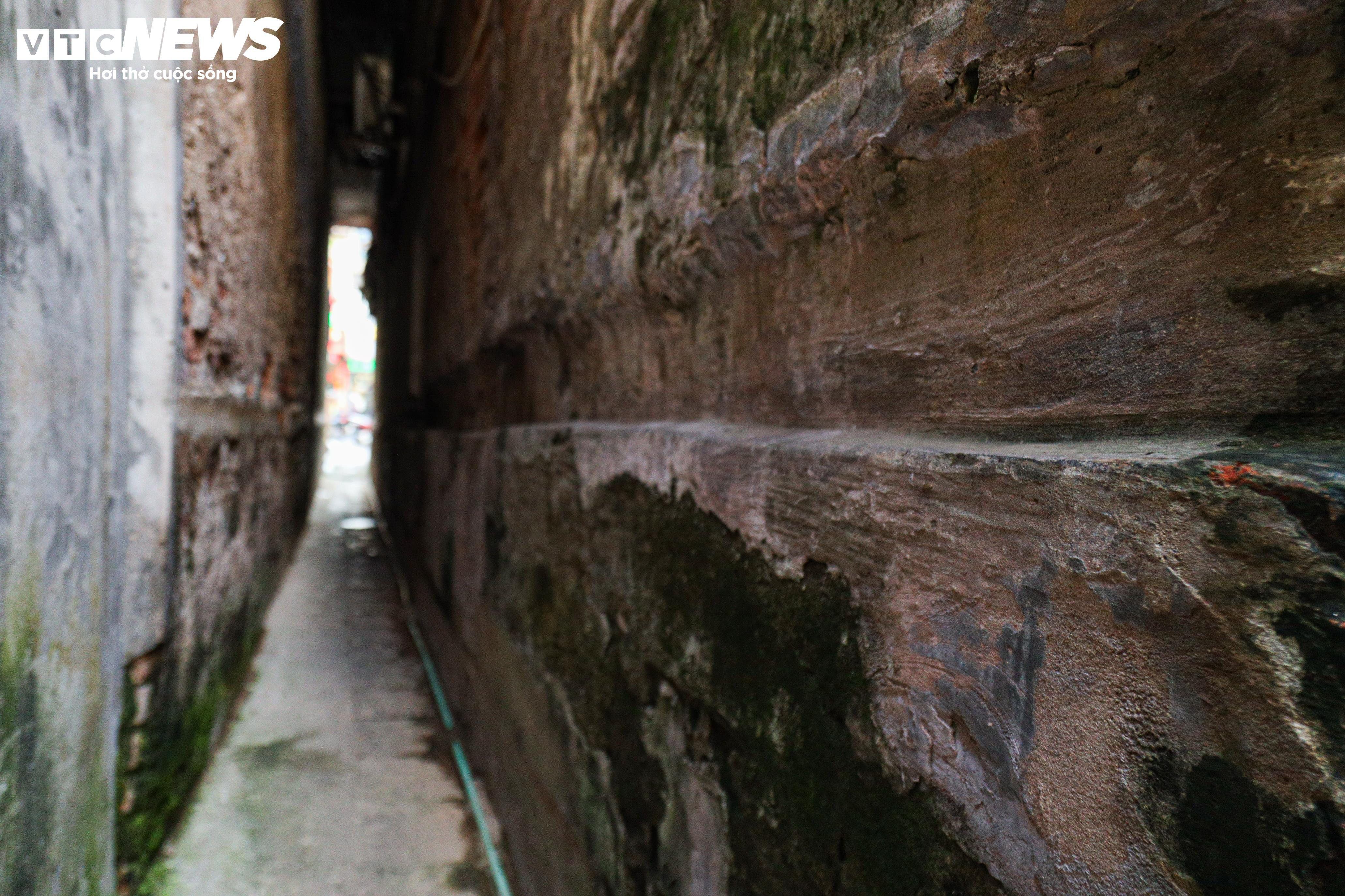 Hà Nội: Nhà tận cùng ngõ nhỏ, chỉ 1 người qua được, bán giá đắt 'giật mình' - 8