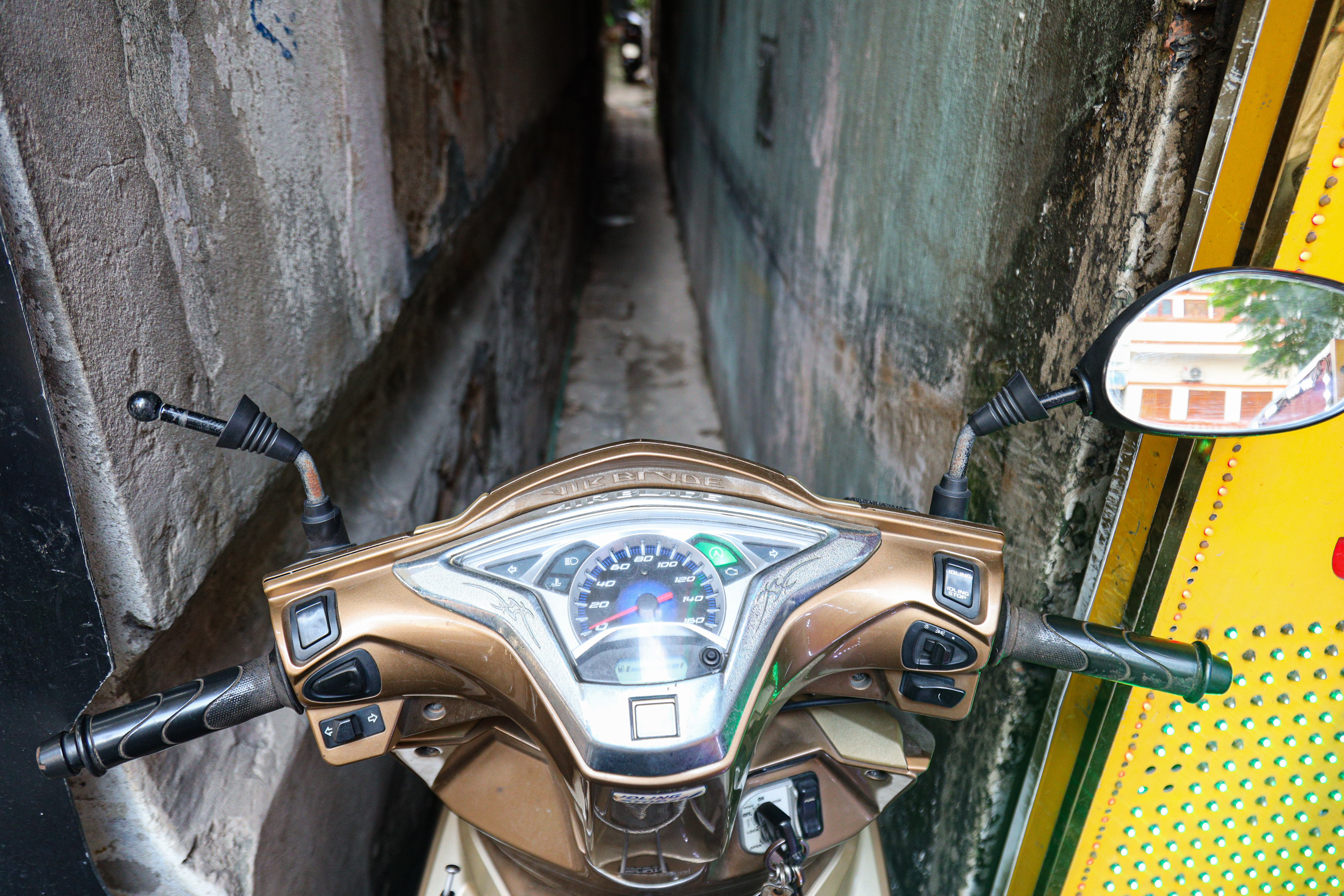 Hà Nội: Nhà tận cùng ngõ nhỏ, chỉ 1 người qua được, bán giá đắt 'giật mình' - 6